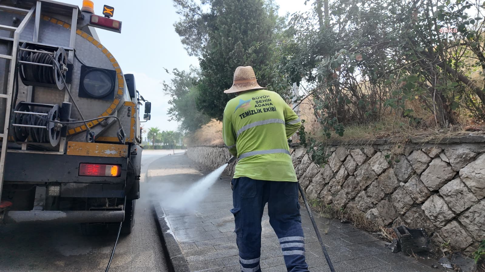 Adana Büyükşehir Belediyesi, kentin temizliği ve düzeni için çalışmalarını sürdürüyor