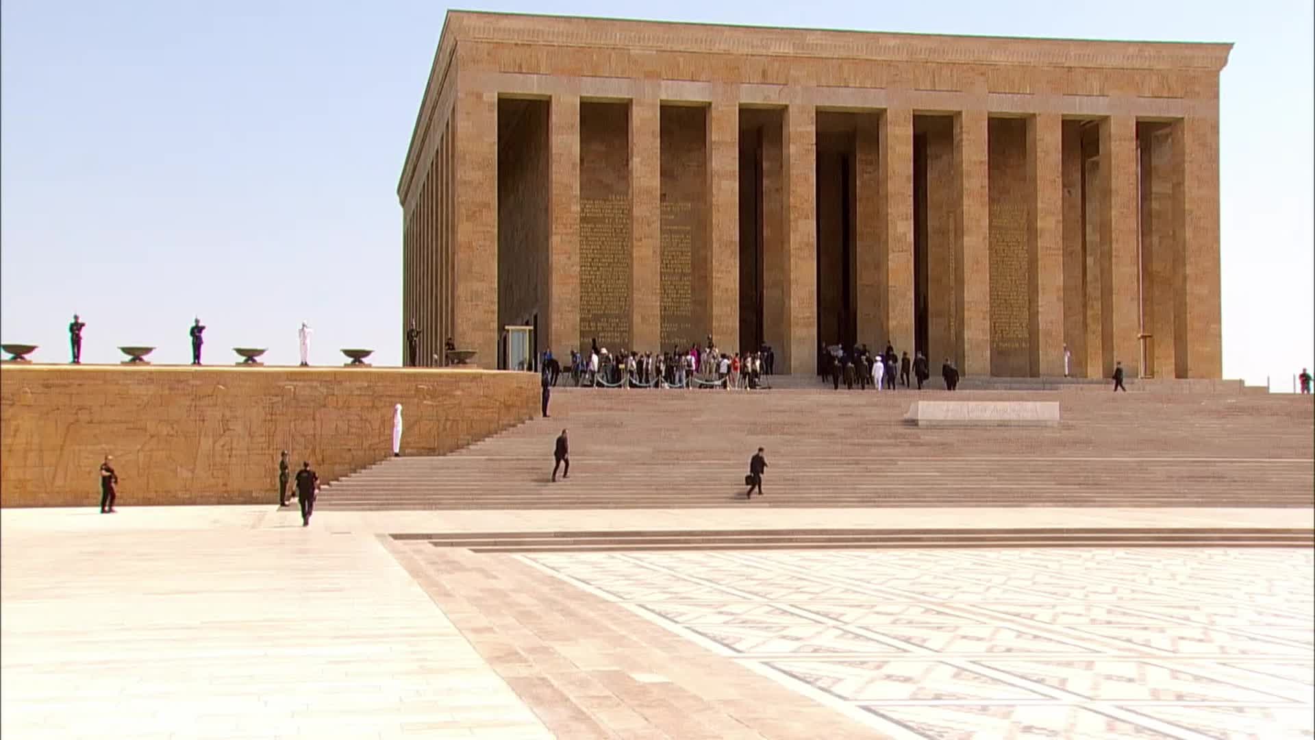 Cumhurbaşkanı Erdoğan ve YAŞ üyeleri Anıtkabir'i ziyaret etti