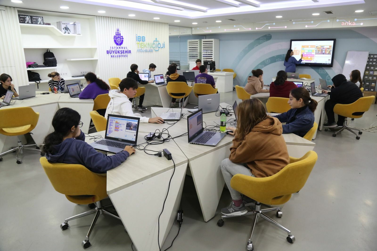İBB’nin katılımcı bütçesi 'gençlik' temasıyla başladı