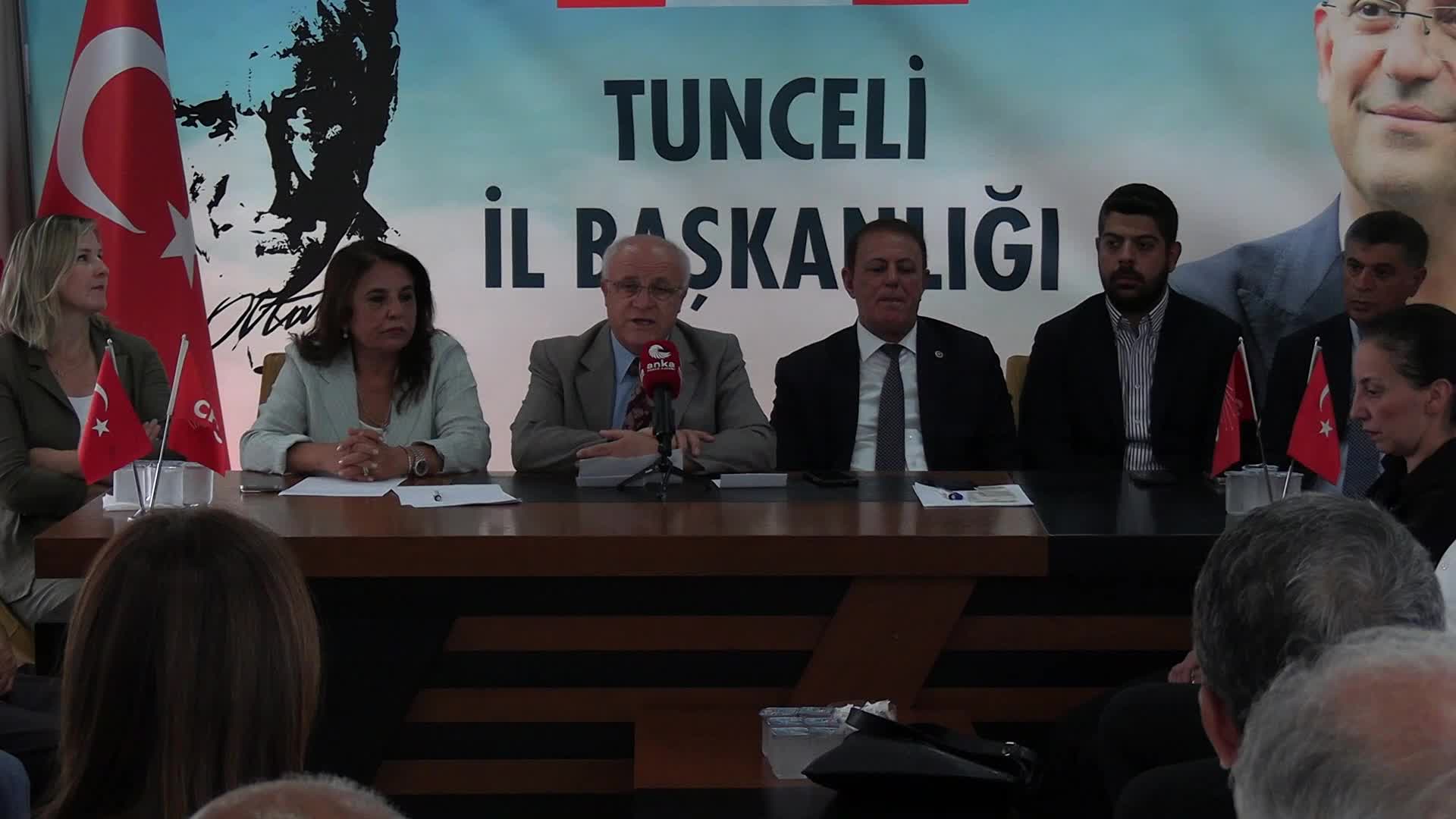 CHP milletvekilleri ve PM üyeleri sahada… CHP PM Üyesi Barut: “Hukuk güvenliğinin olmadığı yerde ekonomiyi konuşamıyoruz”