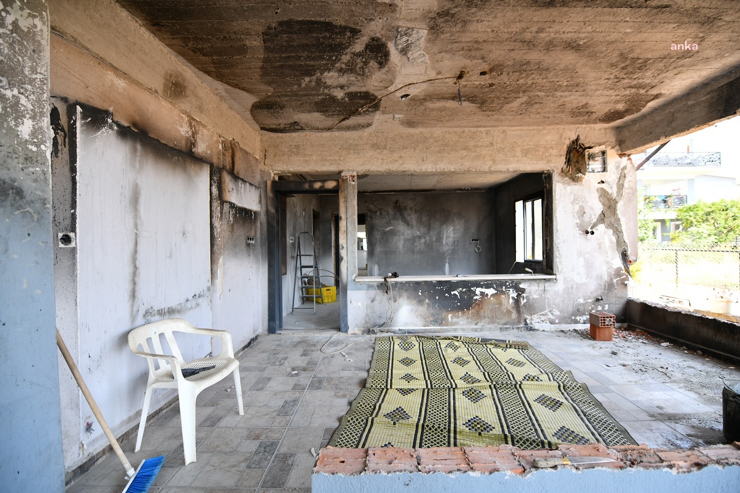 Fethiye Belediyesi’nden evi yanan yurttaşa destek