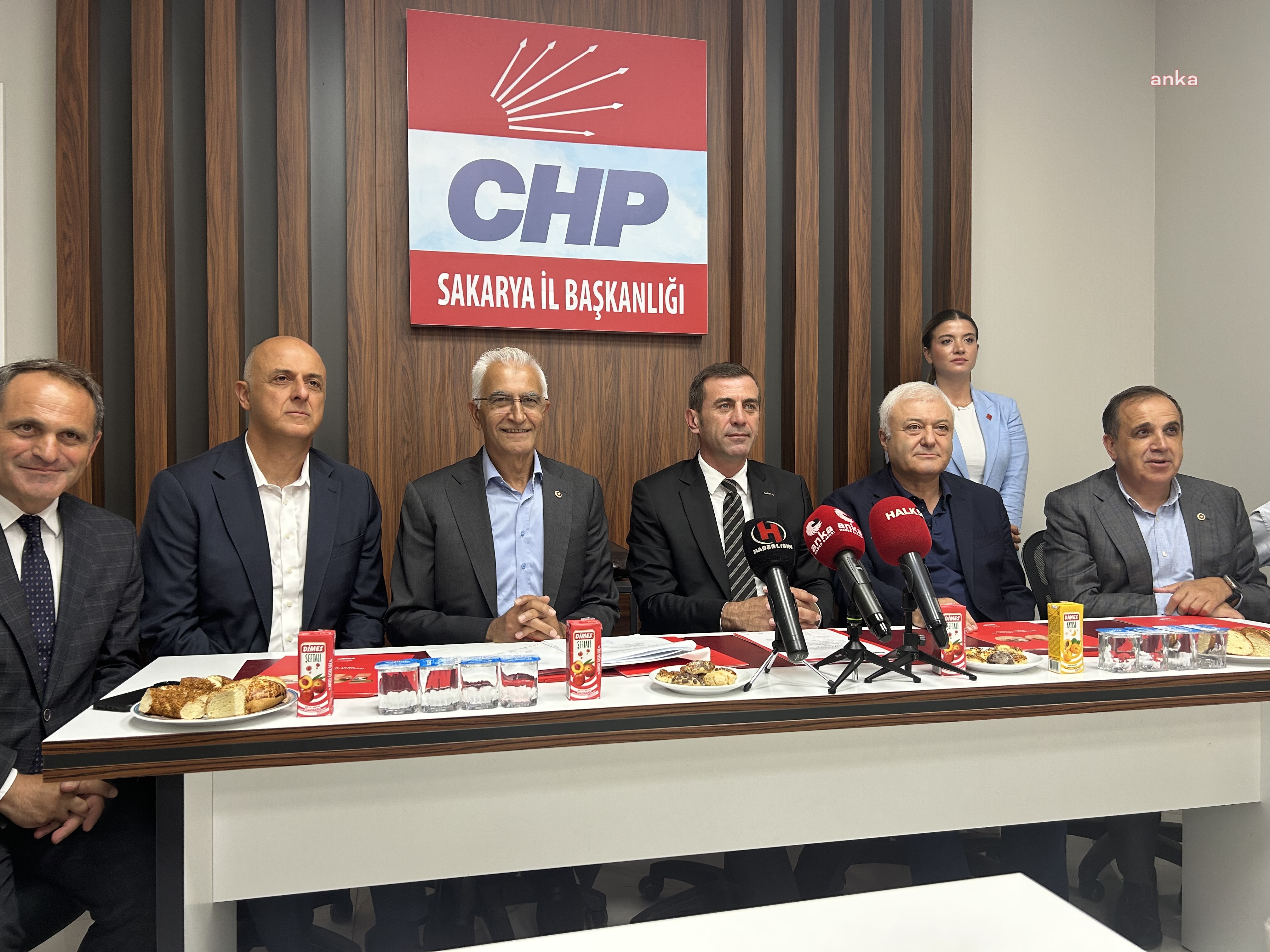 CHP milletvekilleri ve PM üyeleri sahada... Tuncay Özkan: "Bu ülkede artık çürüme var, kurumlar işlemez hale geldi"
