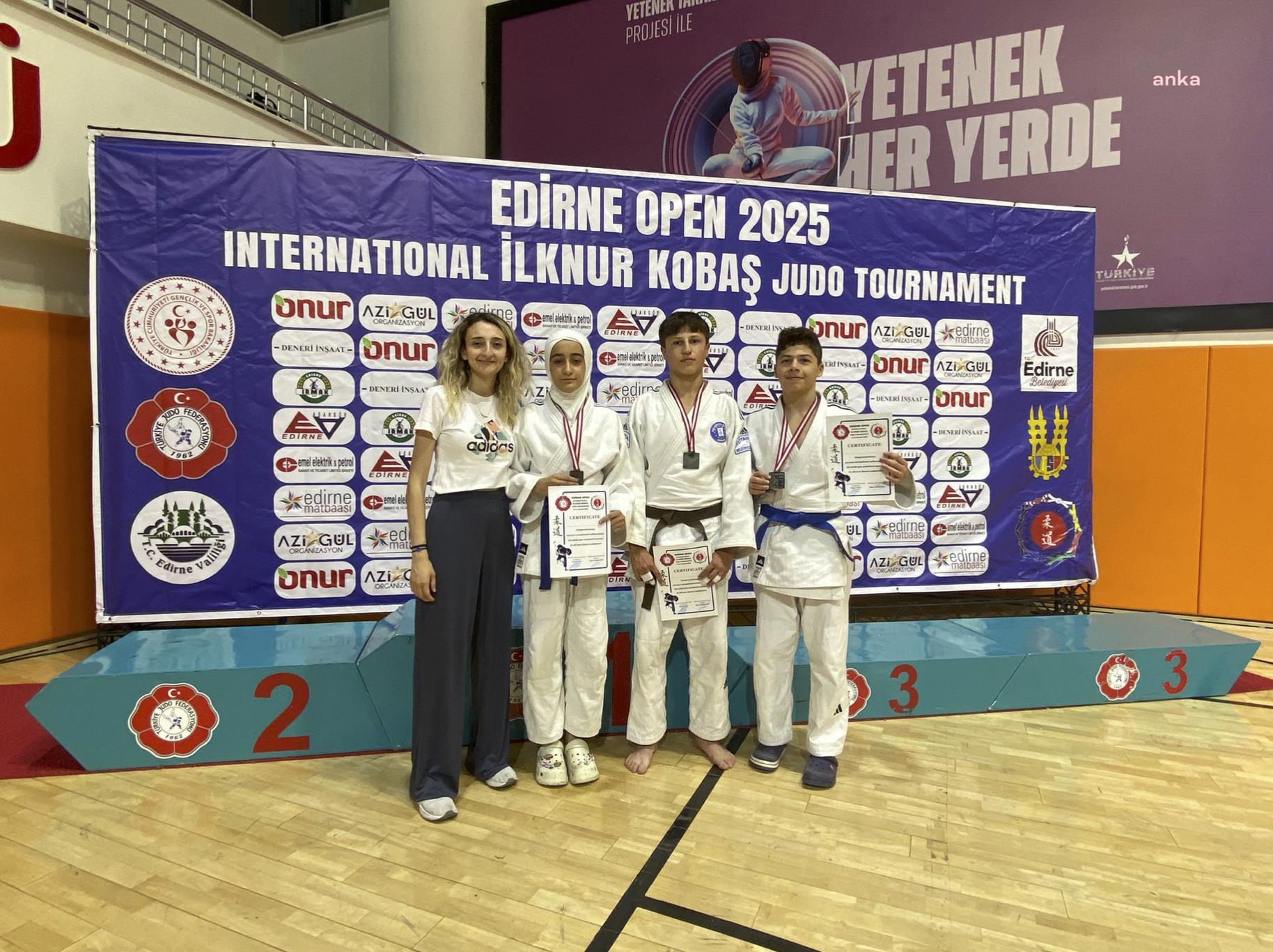 Kütahya Belediyespor’un genç judocuları, Edirne’den 10 madalya ile döndü