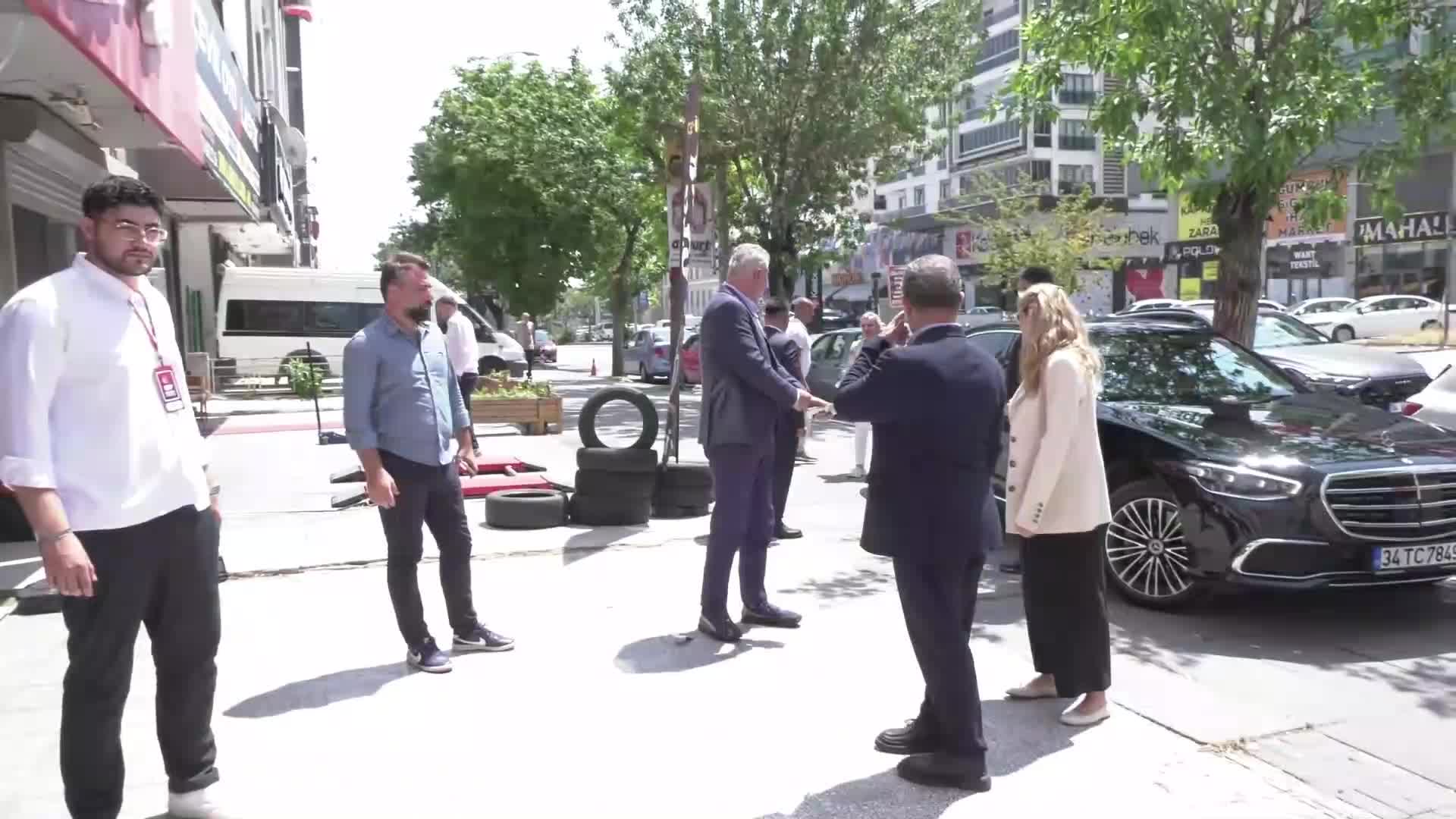 CHP milletvekilleri ve PM üyeleri sahada... Nimet Özdemir: ''Cumhurbaşkanı aday ofisi, Türkiye İttifakı'nın yeridir''