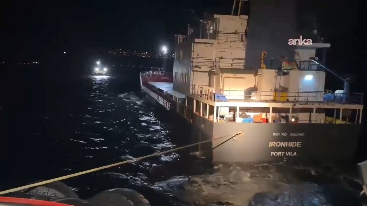 İsrail'e seyir halindeyken Çanakkale Boğazı'nda makine arızası yapan gemi kurtarıldı
