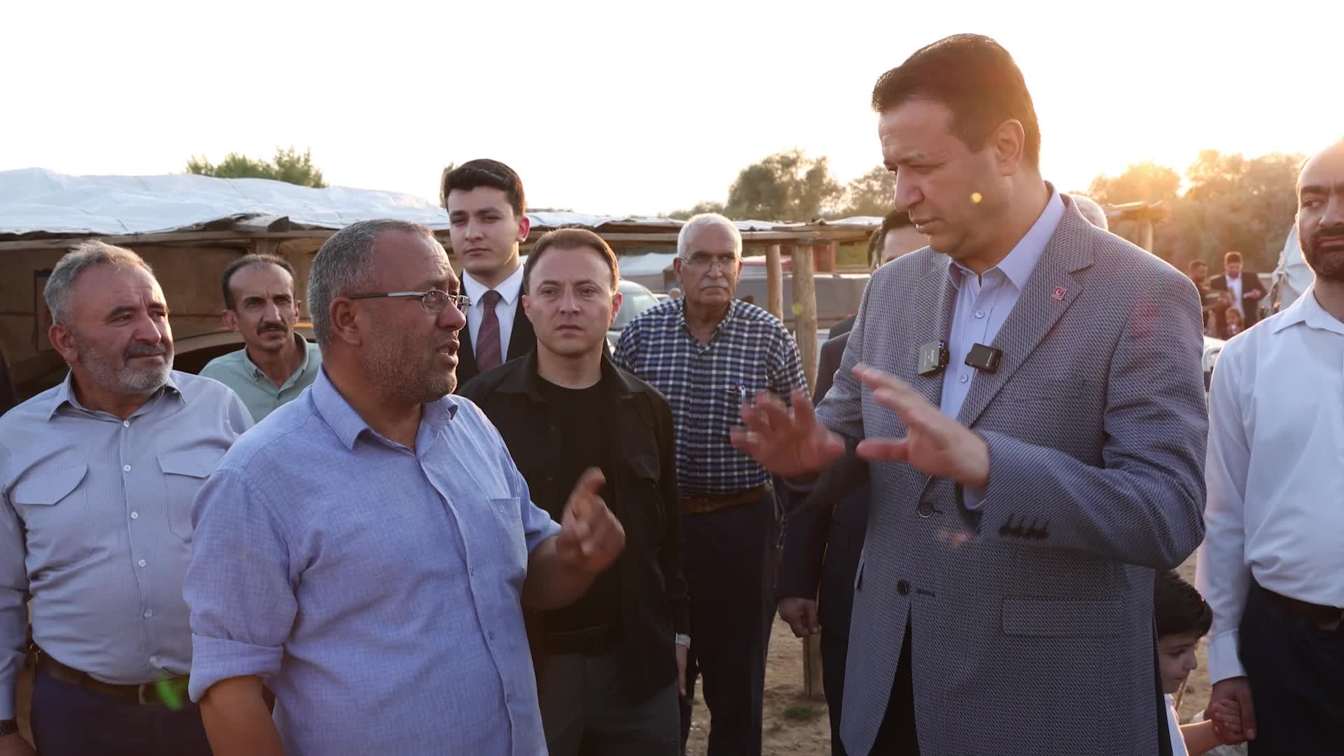 Mevsimlik tarım işçisi, Saadet Genel Başkanı Arıkan’a dert yandı: “Hiç mi hakkımız yok bu ülkede insan gibi yaşamaya”