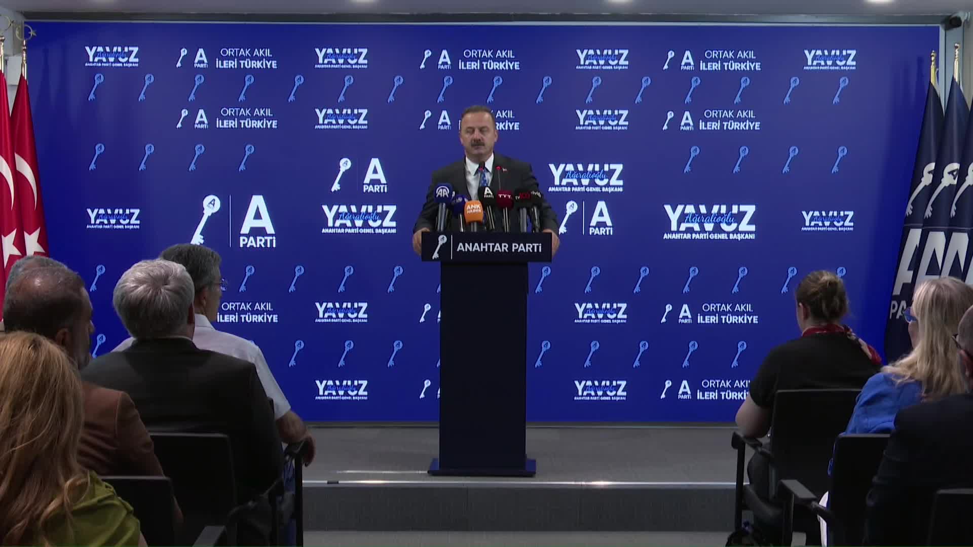 Yavuz Ağıralioğlu: "Siz milletinize yaslanmak yerine PKK'ya yaslanmaya karar verdiniz"
