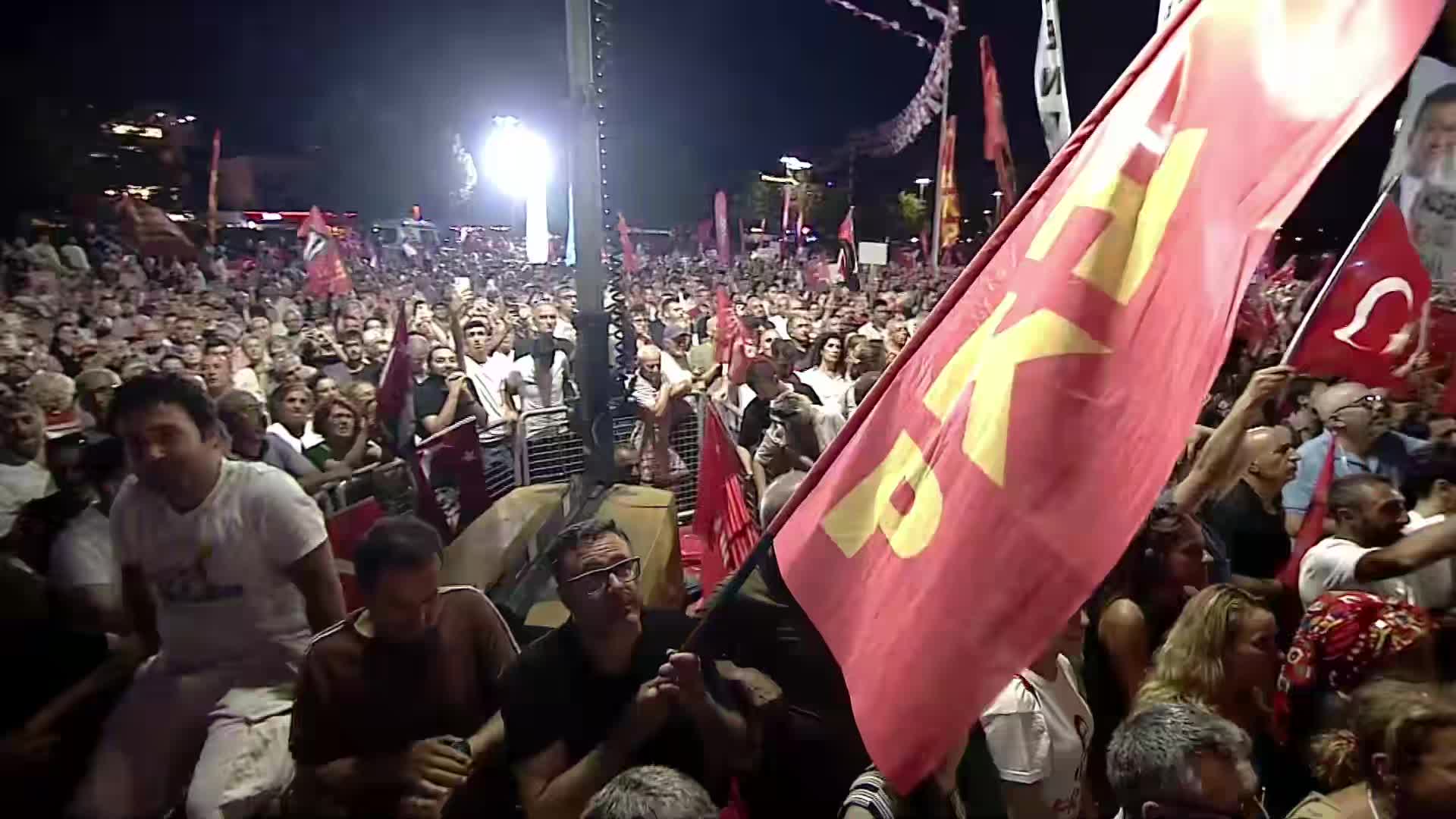 CHP'nin Tuzla mitingi... Özgür Özel: Listeleri ortaya çıkarana kadar bu rezilliğin peşini bırakmayacağız