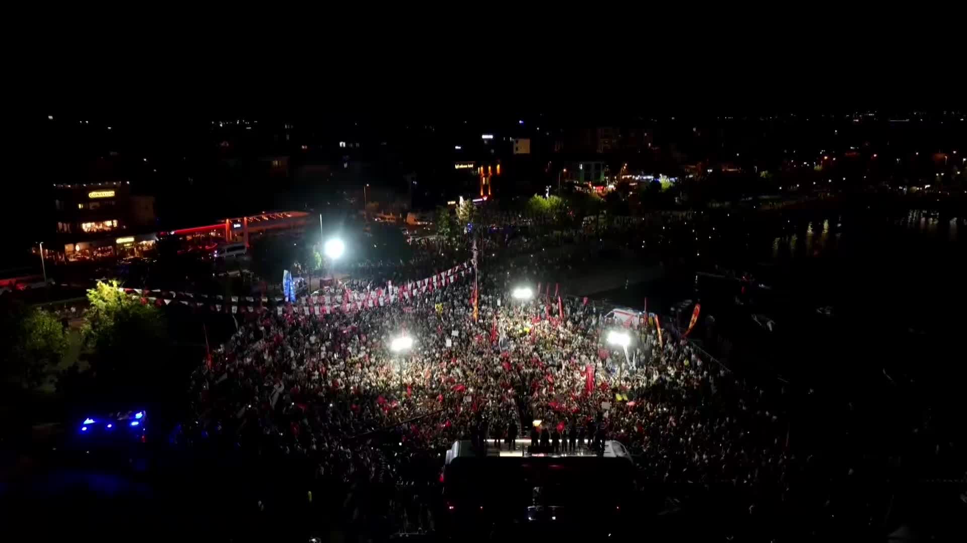 CHP'nin Tuzla Mitingi... Özgür Özel: Bir çete İBB davası borsası oluşturdu. HSK'ya yarın tarih, gün, saat vereceğiz