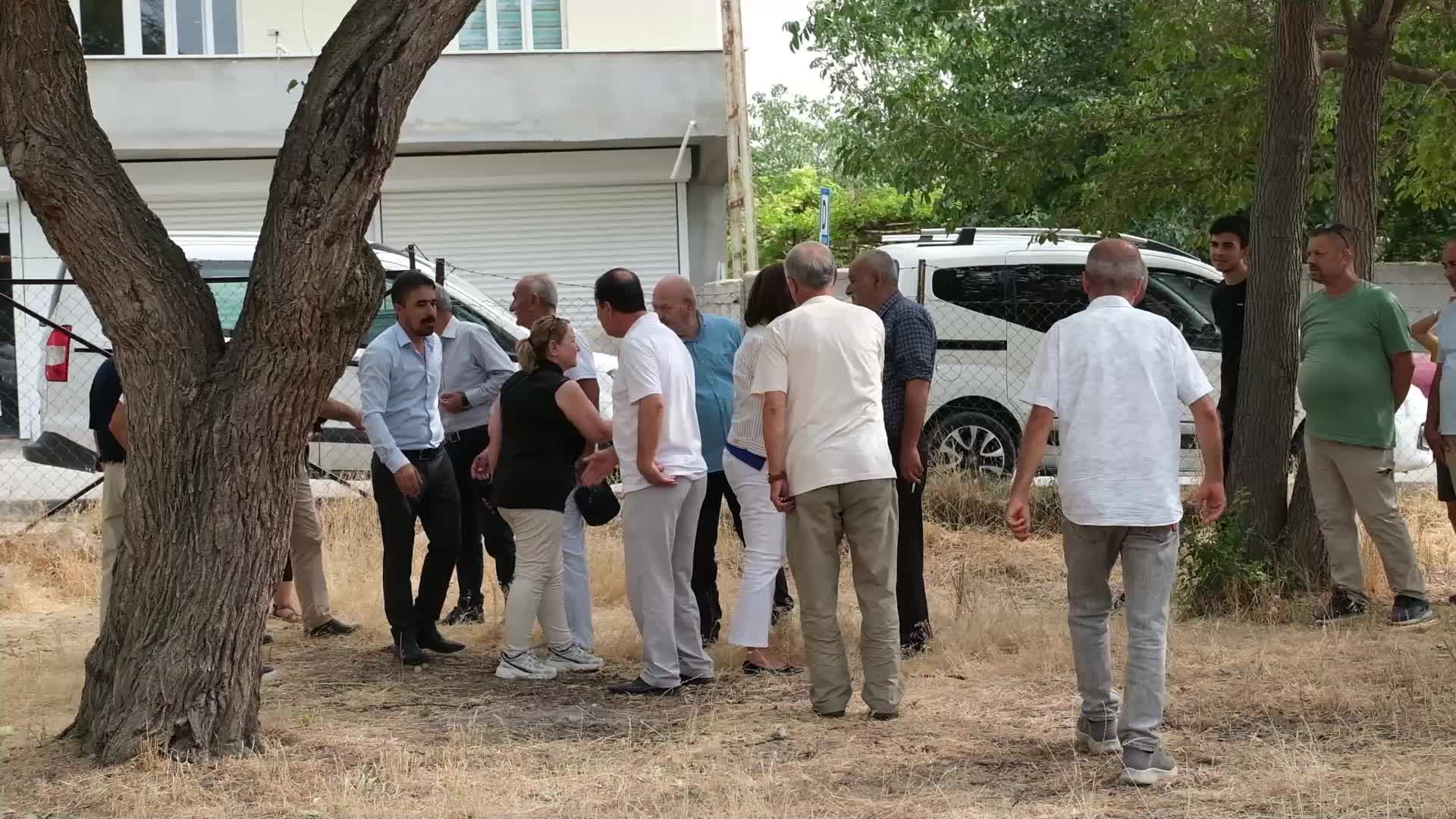 CHP milletvekilleri sahada...Van’da saha çalışmalarına devam ediyor: Vatandaş susuzluk ve betonlaşmadan şikayetçi