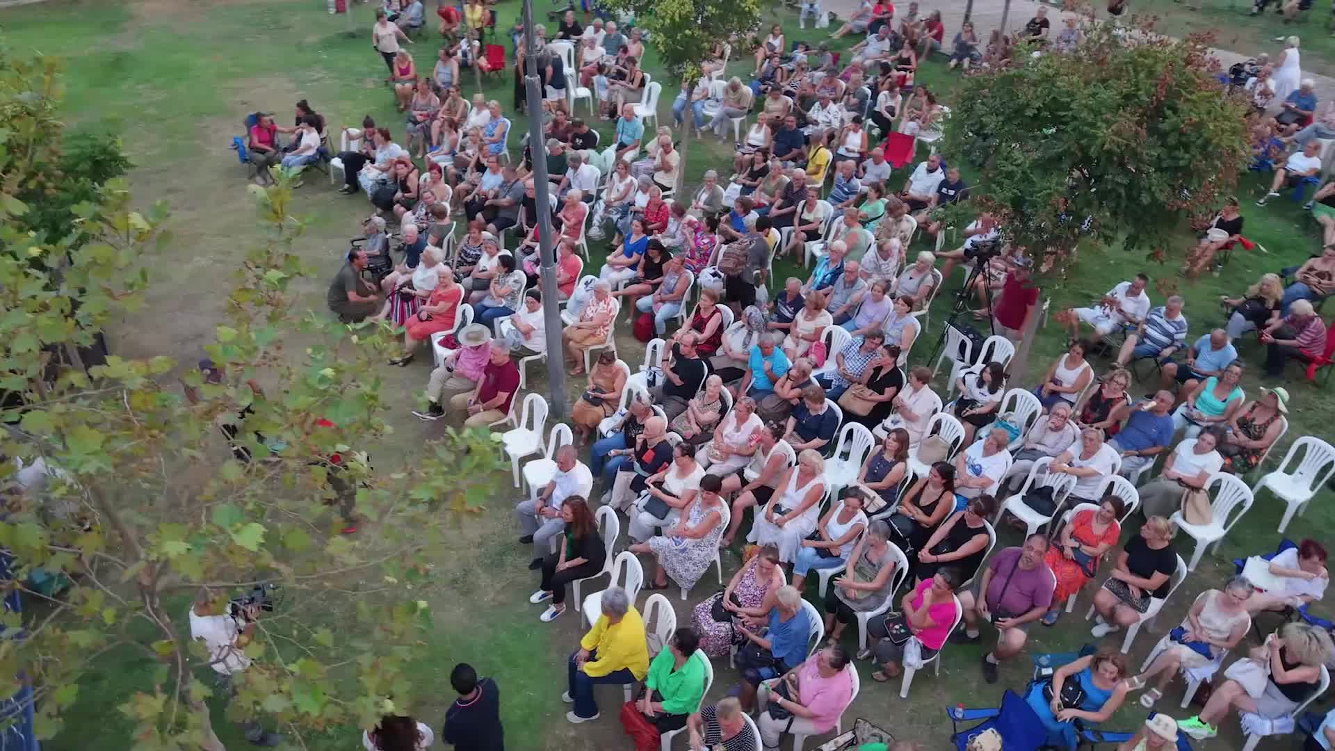 İzmir Büyükşehir Belediye Başkanı Tugay, Alaybey Mahalle Şenliği’ne katıldı