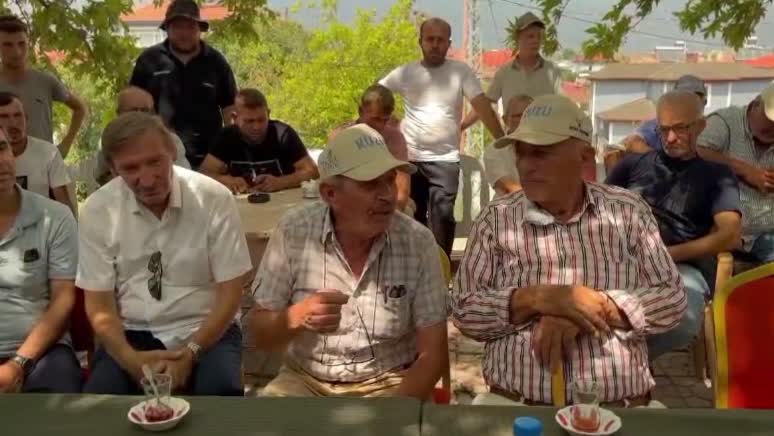 CHP milletvekilleri sahada... Milletvekilleri Sakarya’da orman yangınından etkilenen köylüleri ziyaret etti