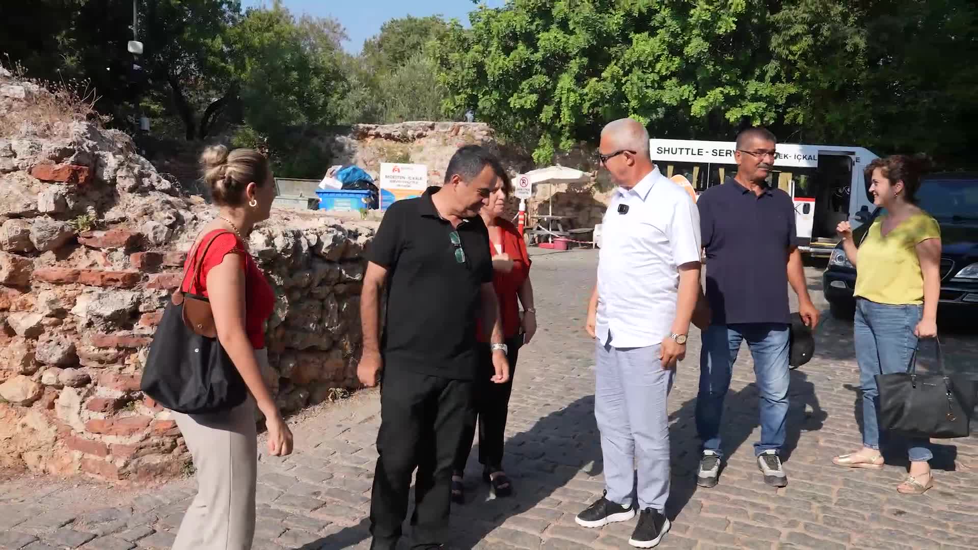 Alanya'da ‘İpeğin İzinde’ sergisi açıldı