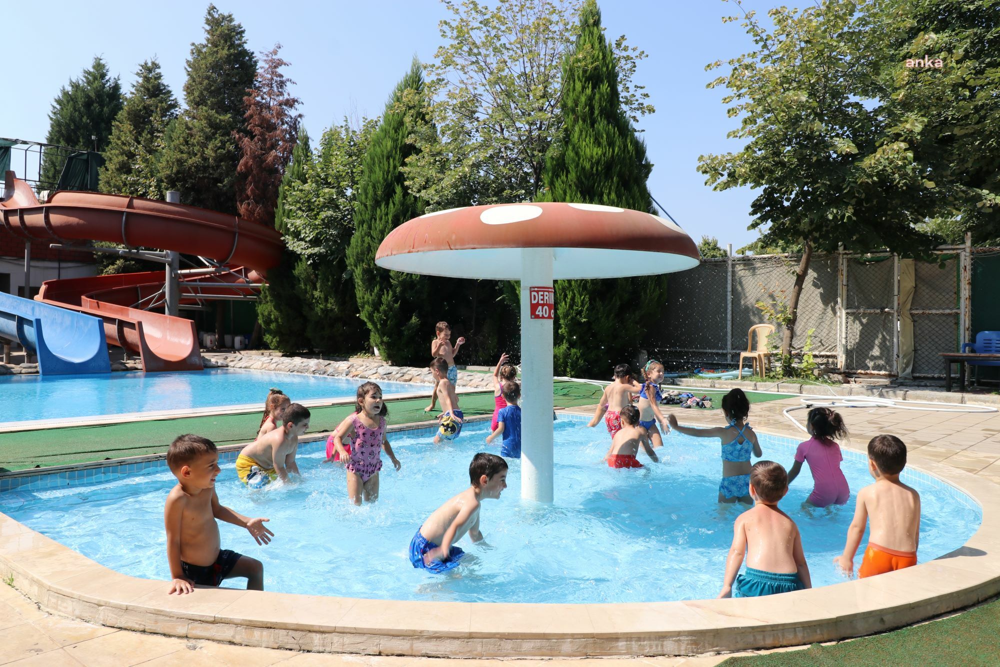 Turgutlu Belediyesi Çocuk Kültür Sanat Merkezleri öğrencileri havuzla tanıştı