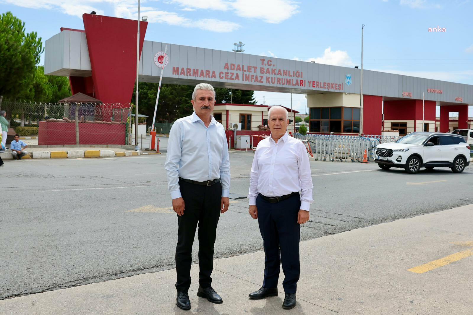 Bozbey'den tutuklu belediye başkanlarına ziyaret: Adalet yerini bulana kadar başkanlarımızın yanındayız