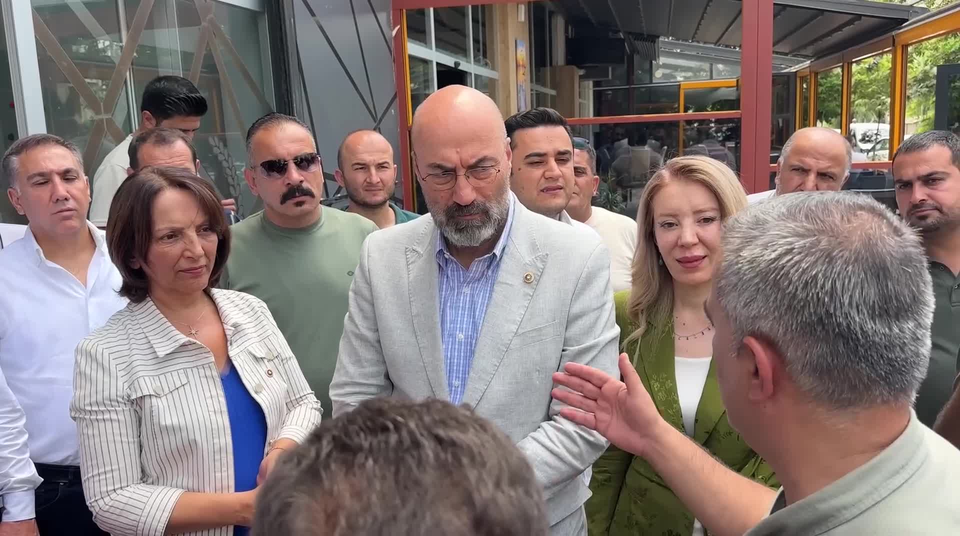 CHP milletvekilleri sahada... CHP'li Açıkel: "Vanlılar, Ekrem İmamoğlu’nun bir an önce salıverilmesini, İstanbul’a ve Türkiye’ye hizmet edebilmesini arzuluyor"