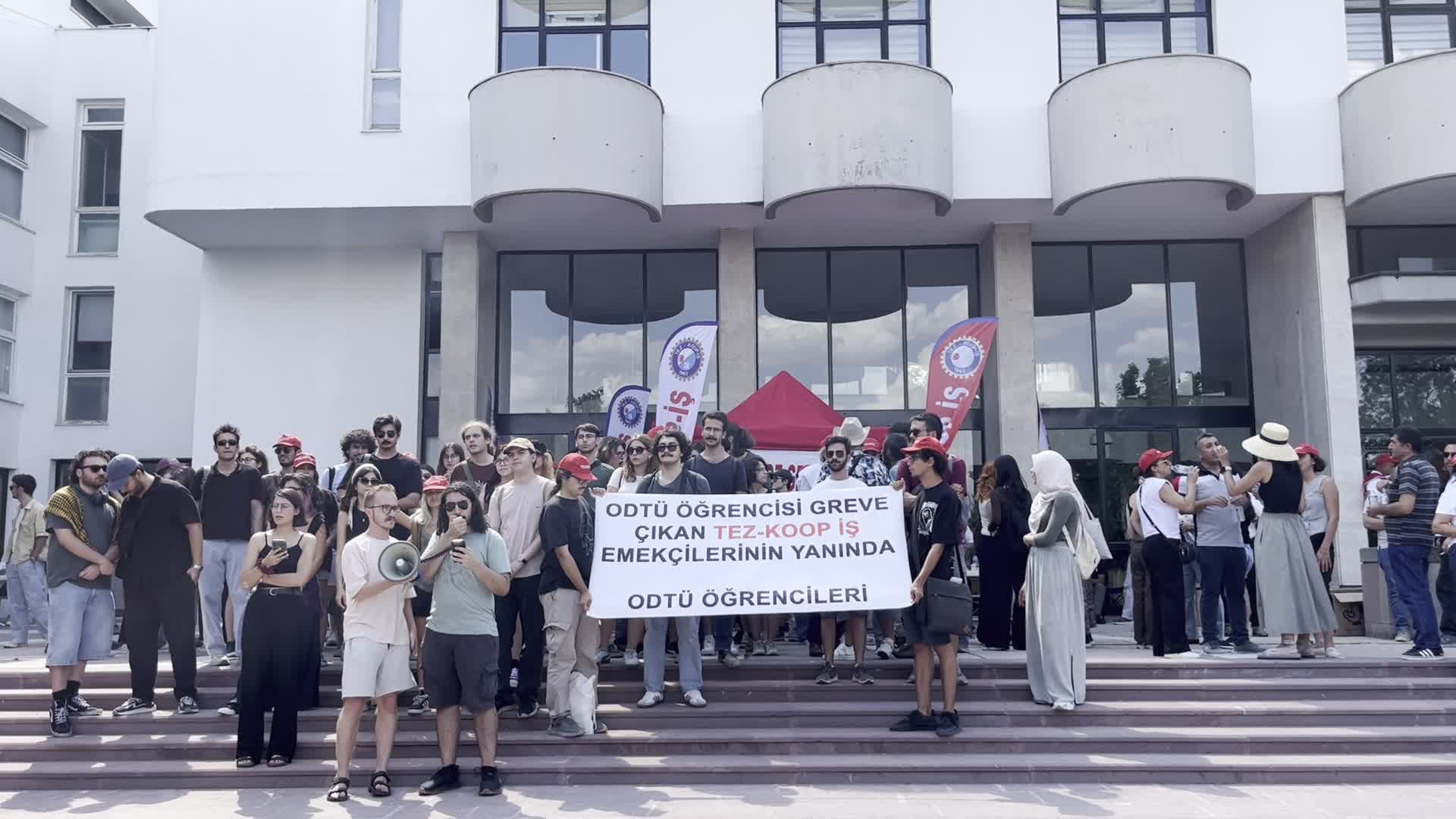 ODTÜ işçilerinin başlattığı greve öğrencilerden destek: "ODTÜ işçilerinin haklı grevi, üniversitenin her bileşeni tarafından desteklenmelidir"