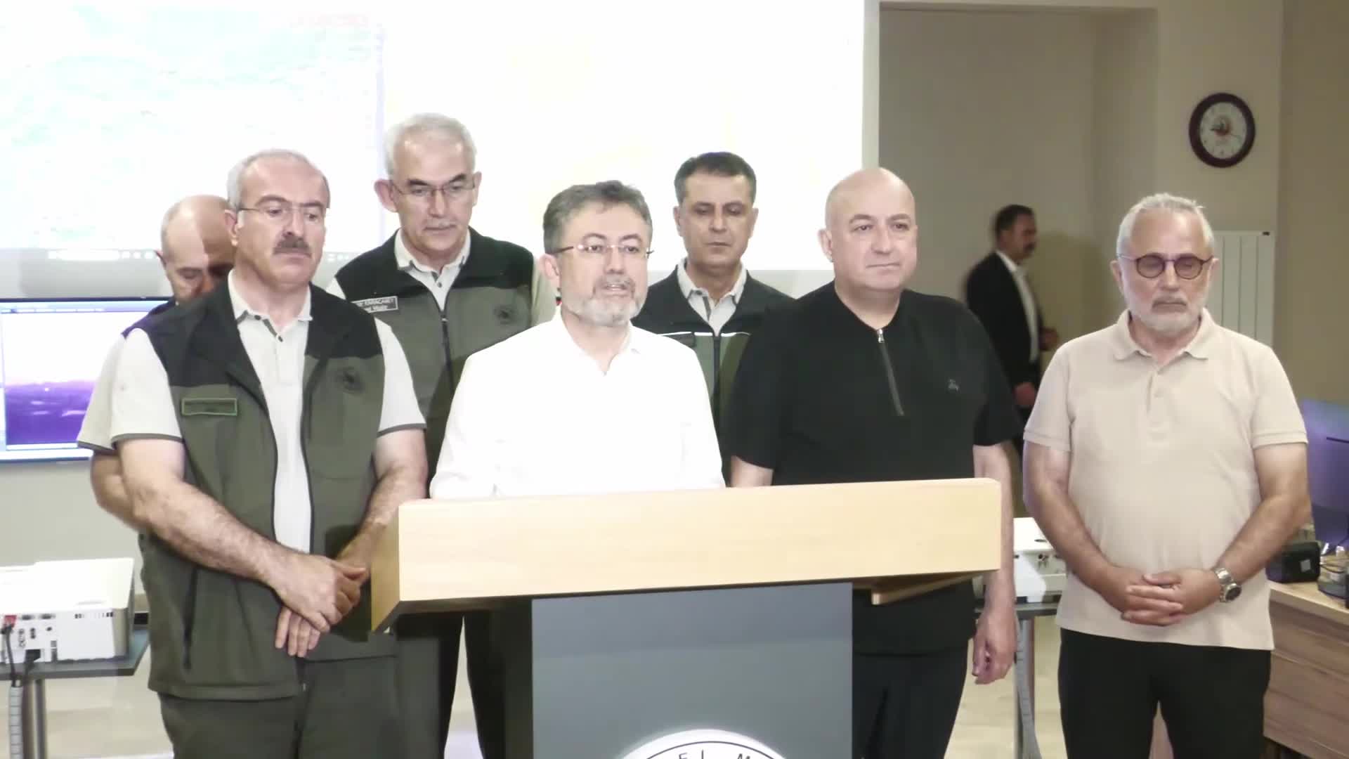Bakanı İbrahim Yumaklı: Bugün ülke genelinde 44 yangın çıktı, 42 yangın kontrol altına alınmış durumda
