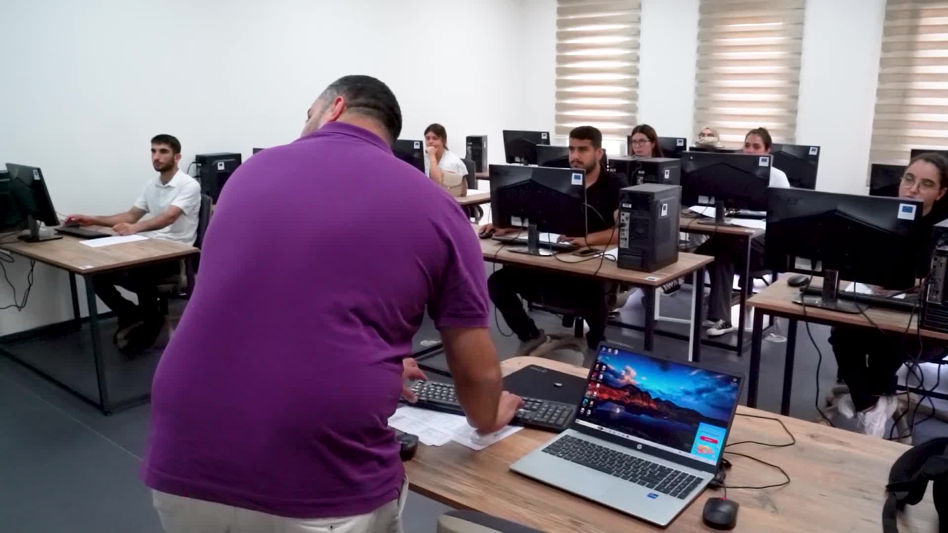 Mersin Büyükşehir Belediyesi'nin mesleki yeterlilik kursları devam ediyor