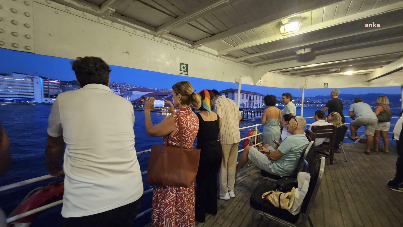 İzmir Körfezi'nden rembetiko ezgileri yükseldi