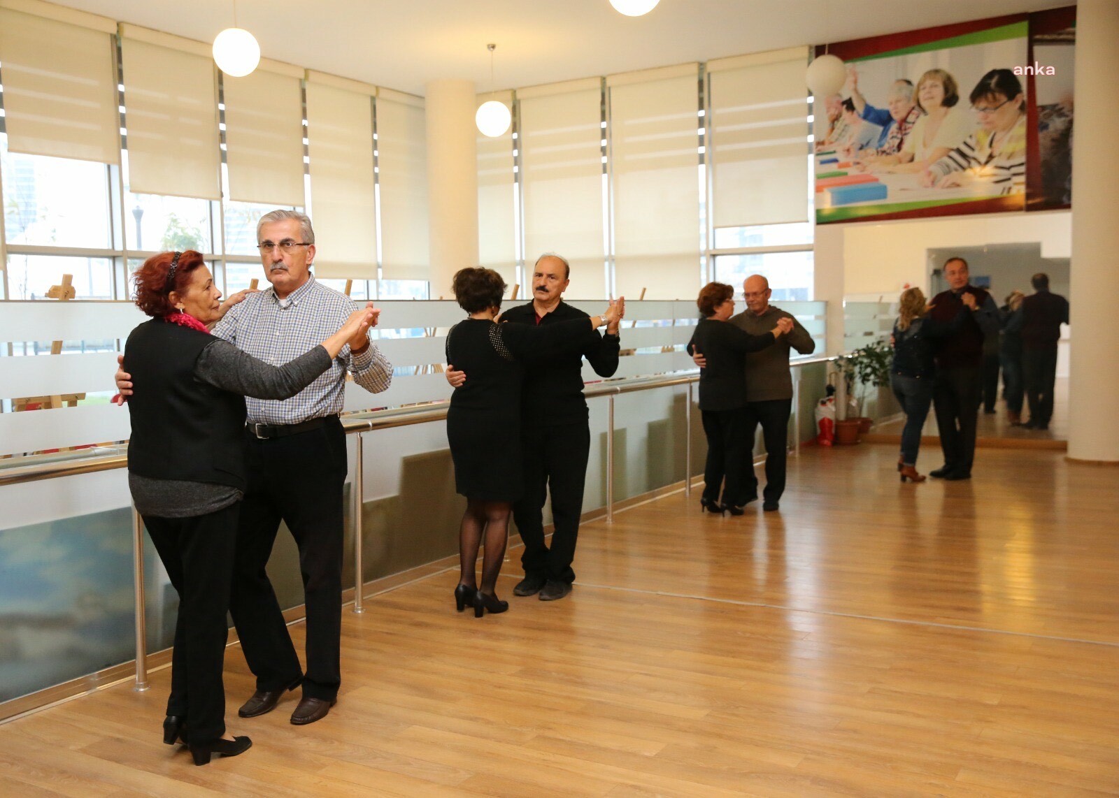 Karşıyaka Belediyesi'nden ücretsiz "Salon Dansları Kursu"