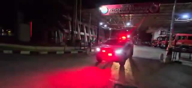 Balıkesir'deki deprem... Manisa Büyükşehir Belediye Başkanı Besim Dutlulu:  "İtfaiye araçlarımız, mobil iletişim destek araçlarımız ve ikram araçlarımız, Balıkesir’e doğru yola çıktı"