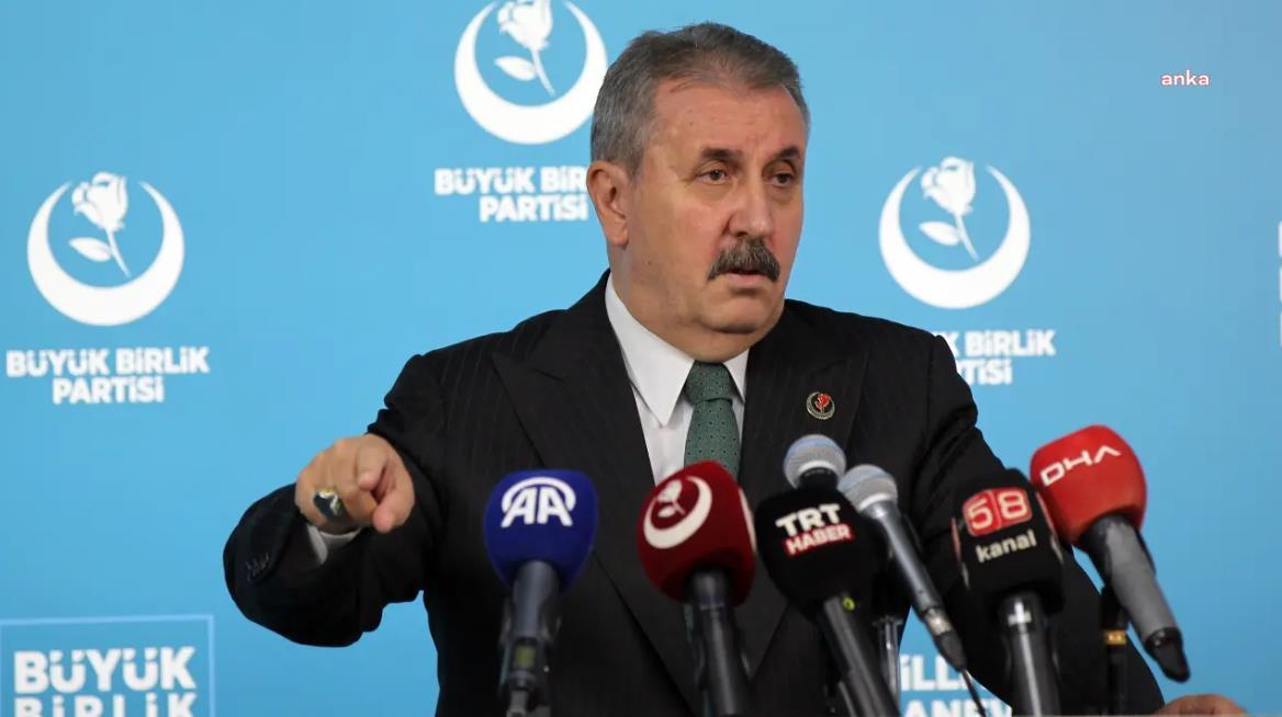 BBP Genel Başkanı Destici'den deprem sonrası operatör şirketlerine tepki: "Küçük sayılabilecek bir depremde dahi çekmiyorsanız, büyük bir depremde ne yapacaksınız?"