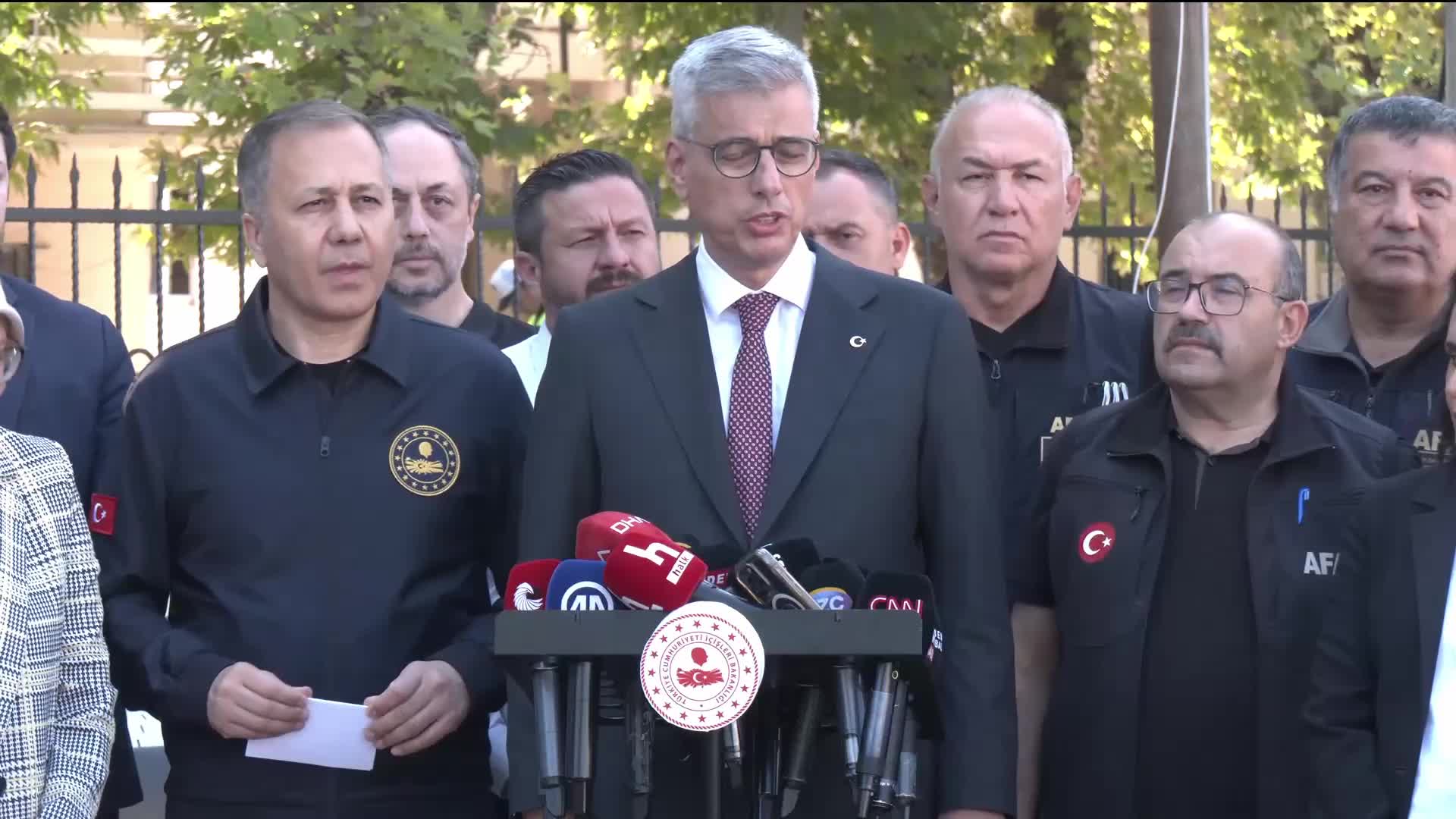 Balıkesir'deki deprem... Bakan Memişoğlu: "Şu anda hastanelerimizde 3’ü direk deprem etkisiyle enkazdan çıkarılmak üzere toplam 10 yaralımız var"
