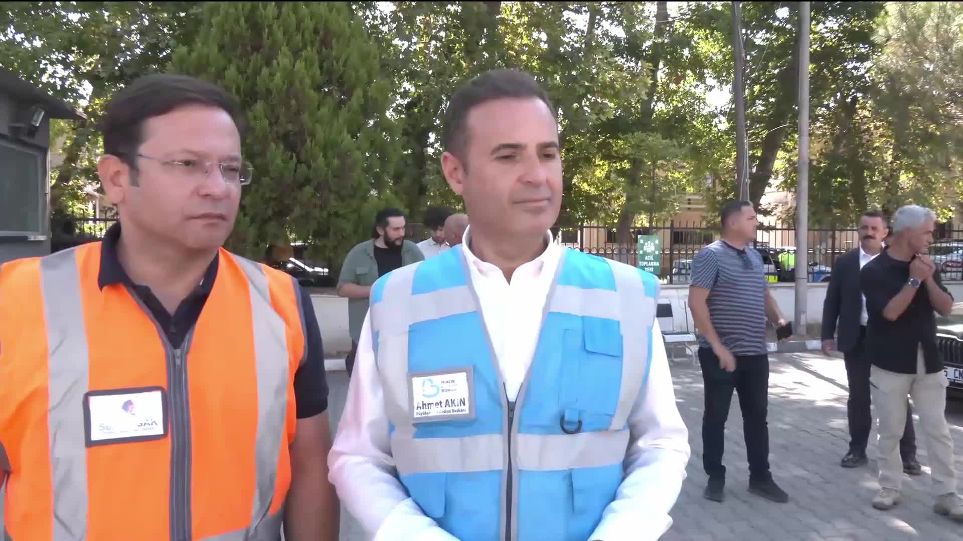 Balıkesir'deki deprem... Balıkesir Büyükşehir Belediye Başkanı Akın: “Artçılar devam ediyor; vatandaşlarımızın sığınma sıkıntısı ve tedirginliklerinin giderilmesi lazım”