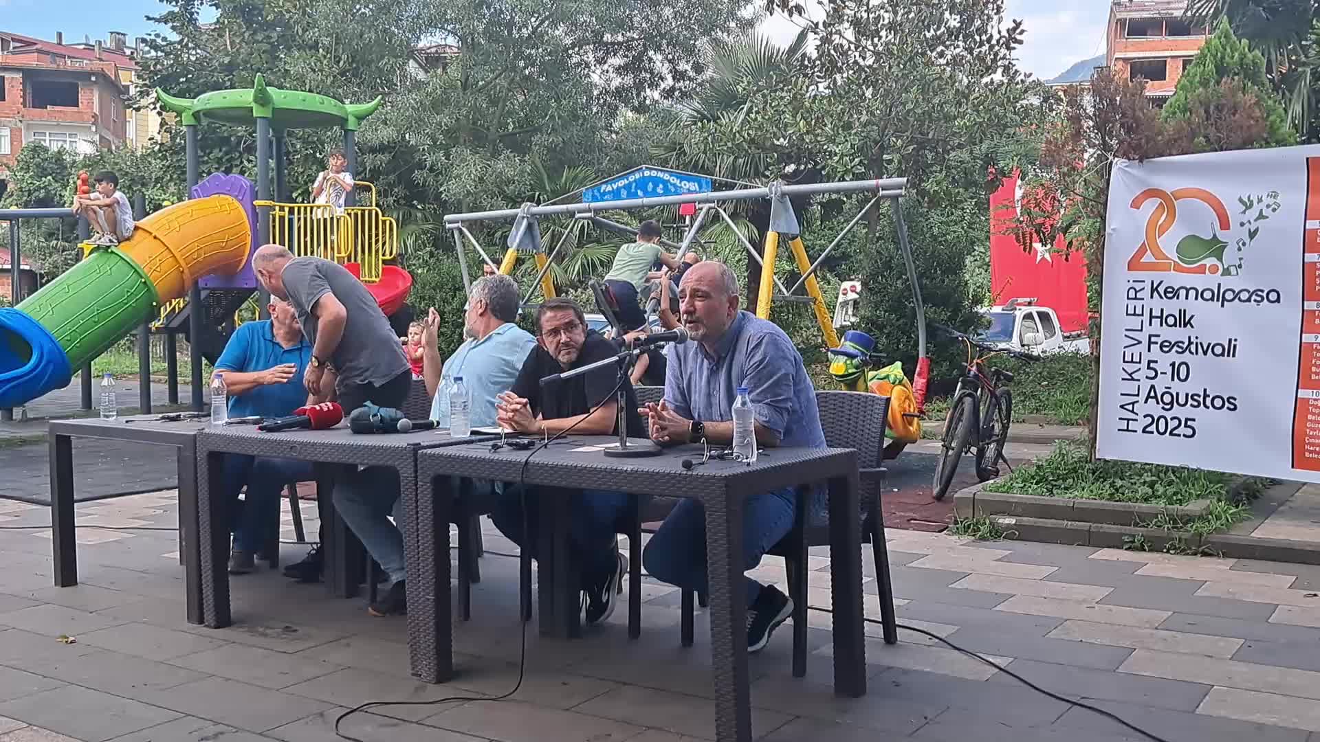 Kemalpaşa’da düzenlenen "Halkevleri Halk Festivali" Ceylan Ertem konseriyle sona erdi