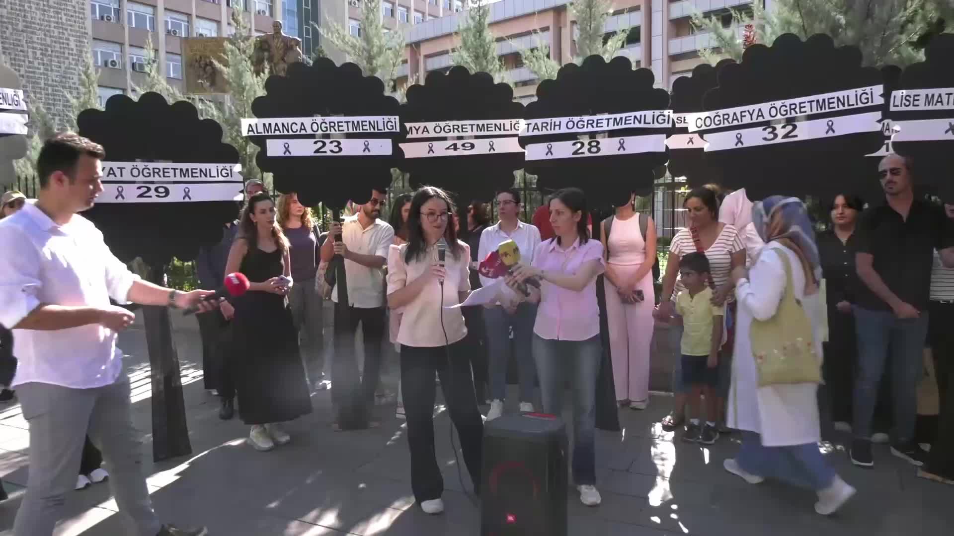 KPSS mağduru öğretmenler 15 bin ek atama istiyor: "Bizler bu ülkenin evlatları değil miyiz?"