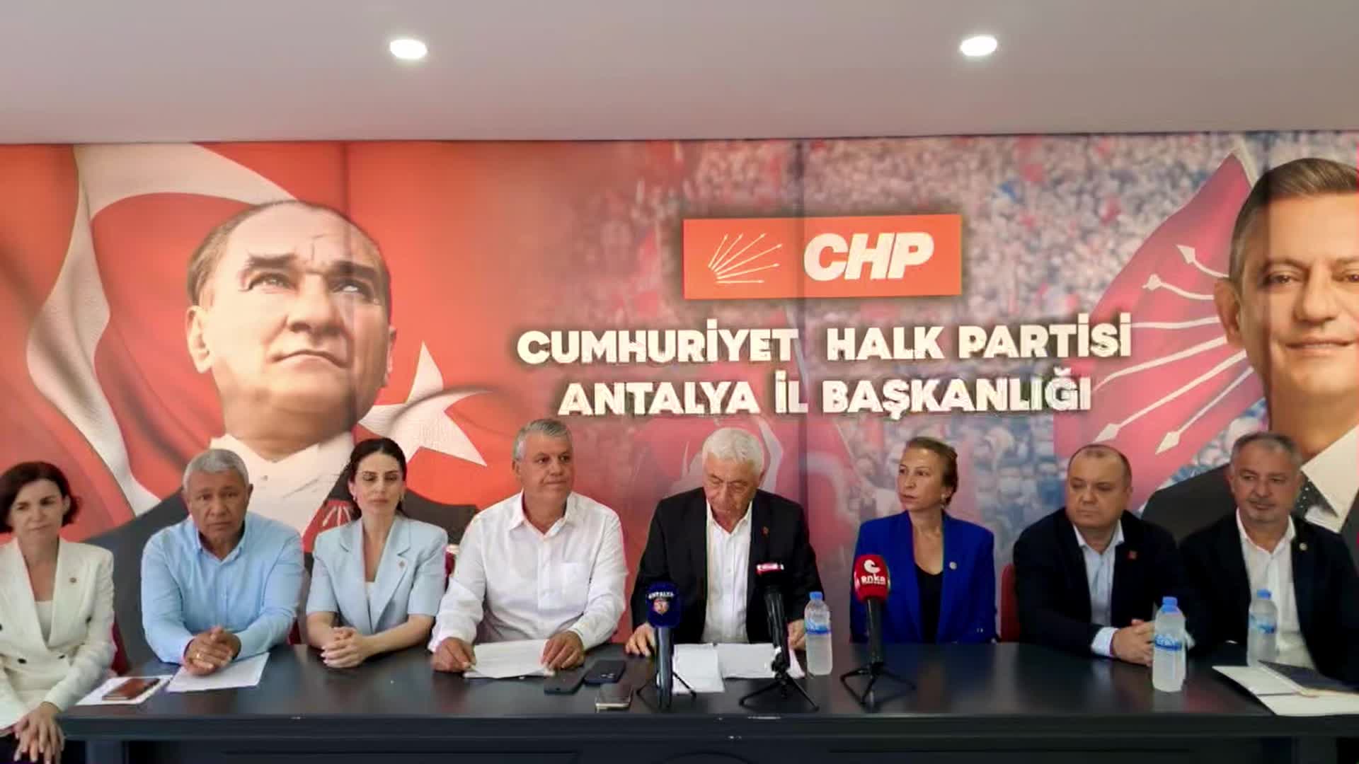 CHP milletvekilleri ve PM üyeleri sahada... Adana Milletvekili Barut Antalya'da konuştu: "Ekrem İmamoğlu'nu siyasetten tasfiye etmek için yürütülen kumpasların toplam maliyeti 6 trilyon lira"
