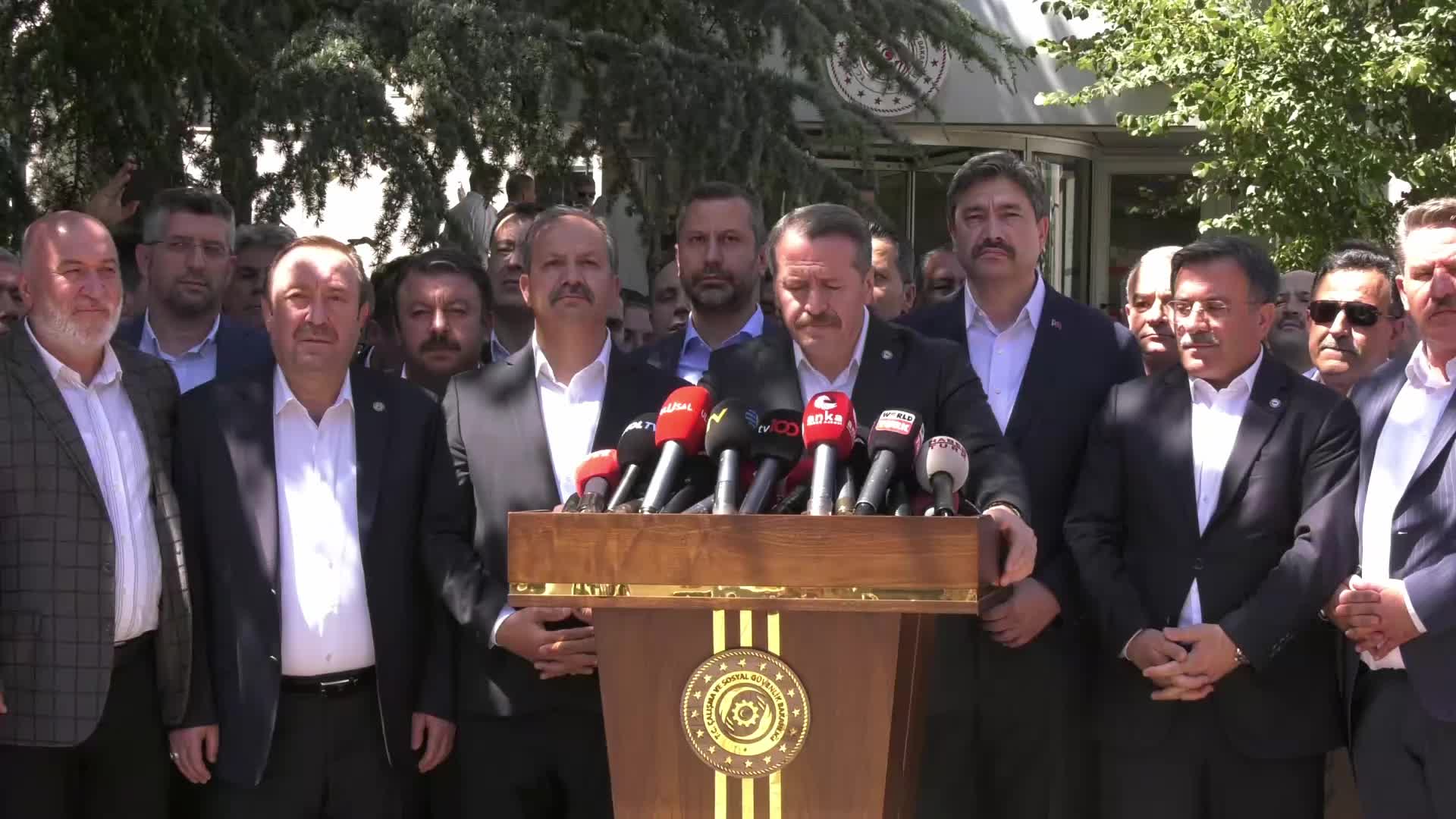 Hükümetin memur ve memur emeklilerine zam teklifine tepki... Memur-Sen Genel Başkanı Yalçın:''  “Bu teklifte çözüm yok, ciddiyetsiz teklif reddediyoruz''