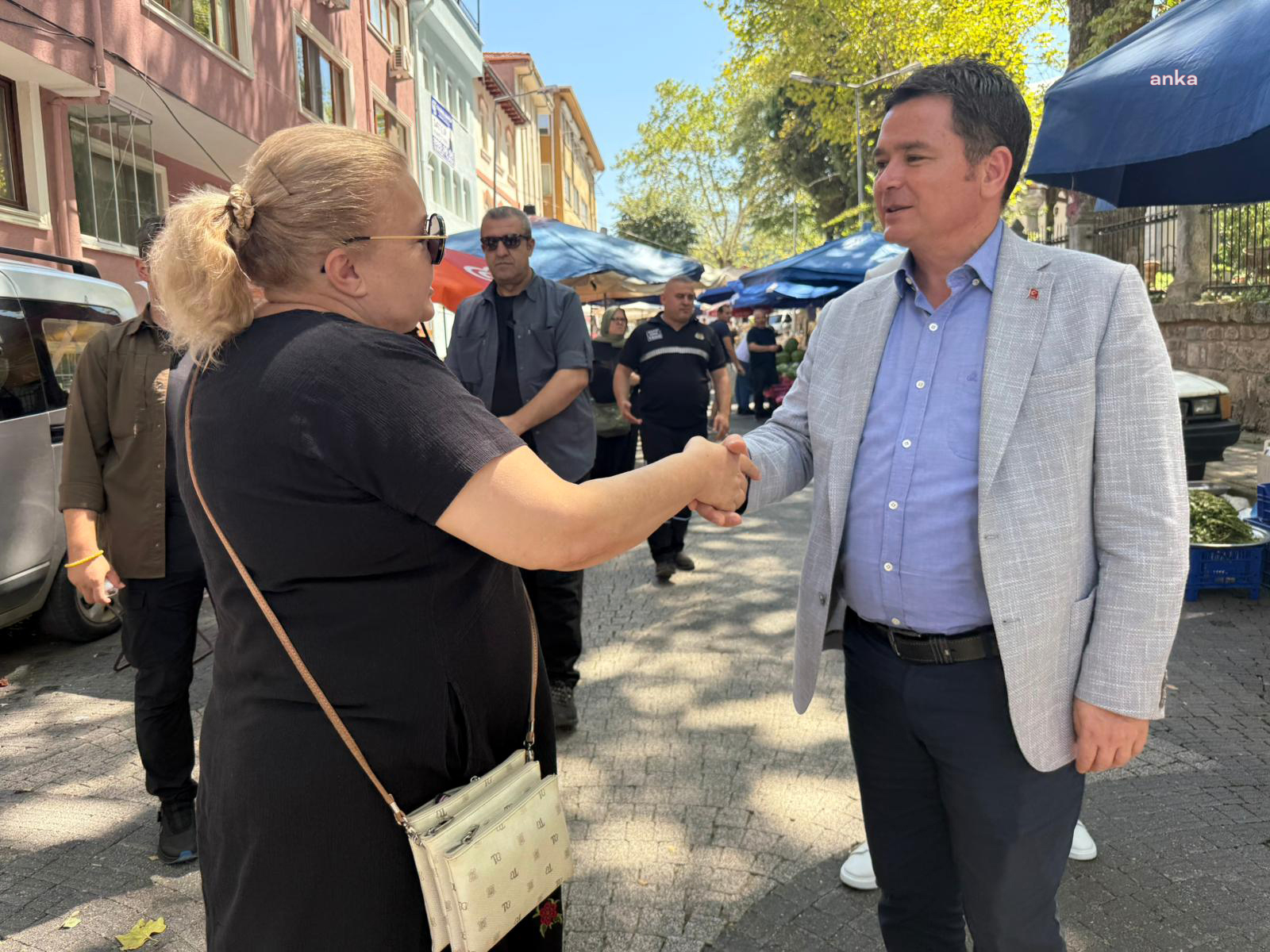 Osmangazi Belediye Başkanı Aydın, Muradiye Pazarı’nda esnaf ve vatandaşla buluştu