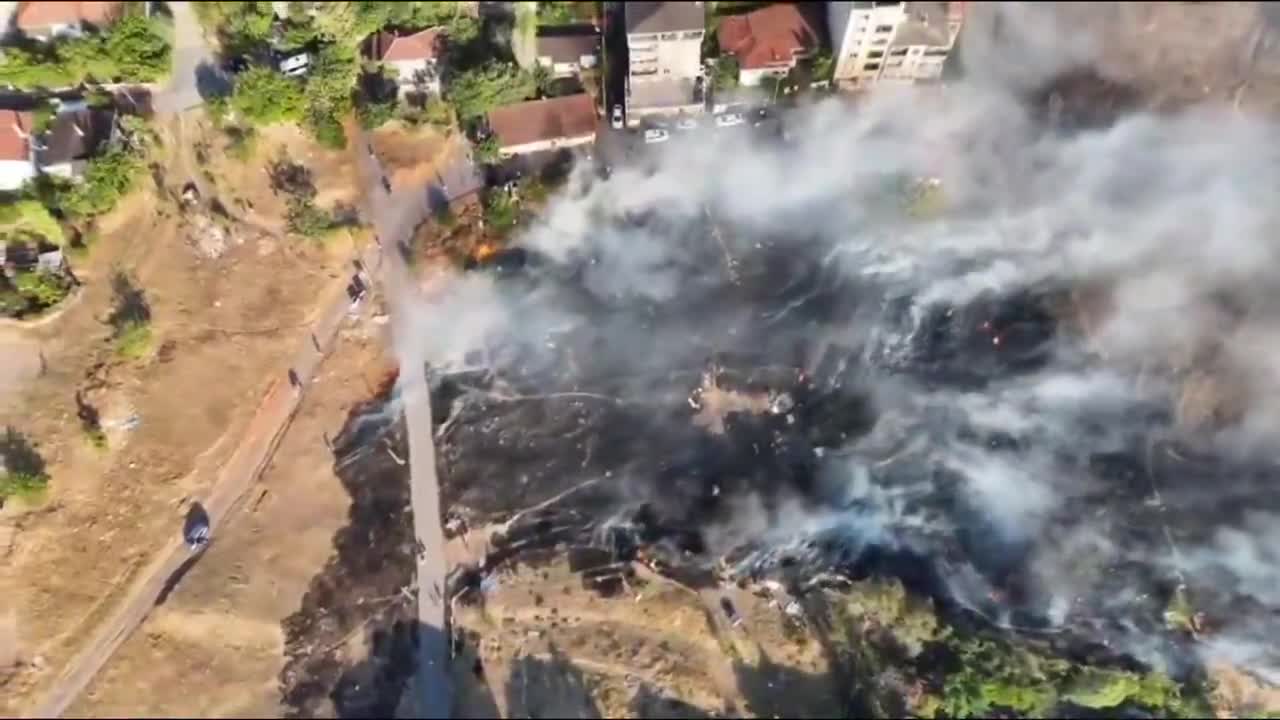 İstanbul Emniyet Müdürlüğü: Maltepe'deki yangını havai fişek atarak çıkardığı tespit edilen kişi gözaltına alındı
