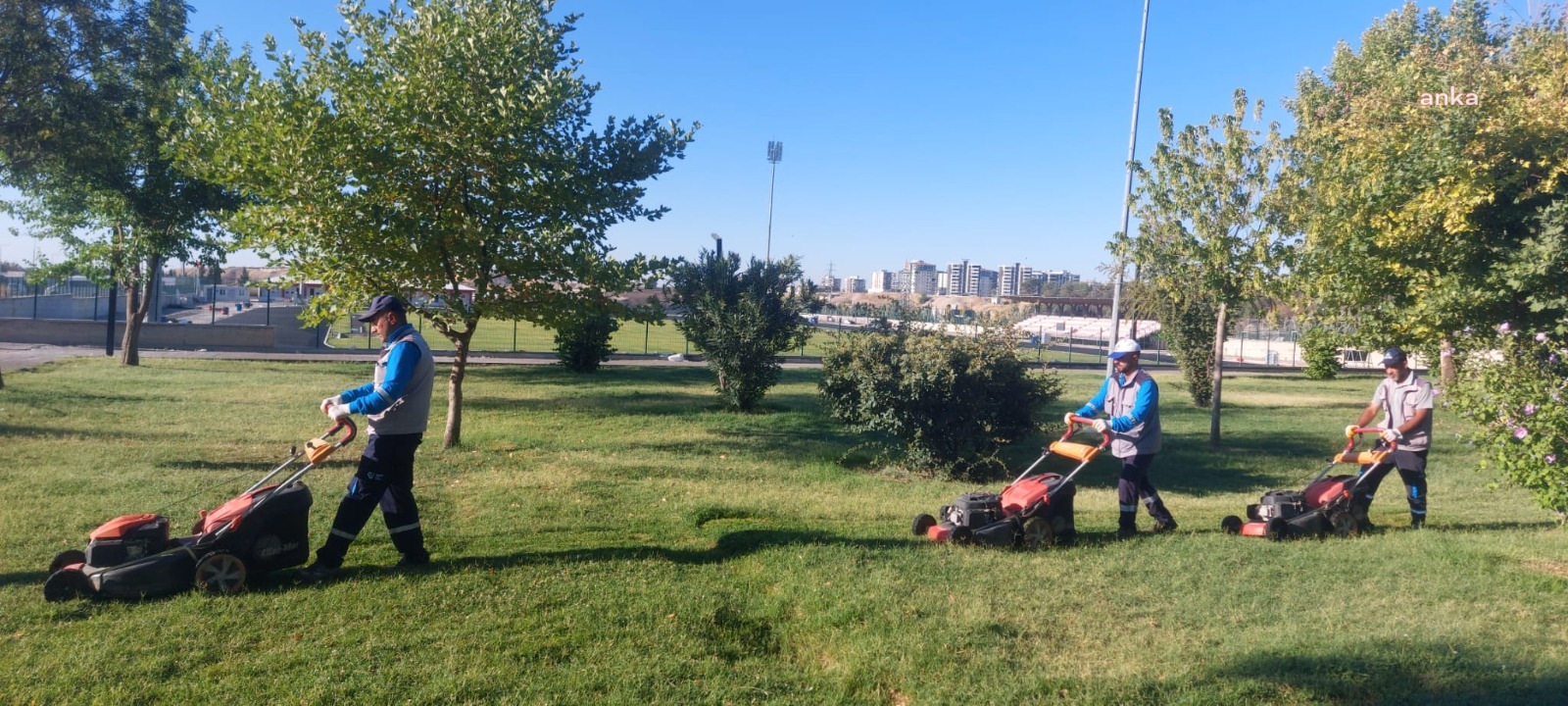 Adıyaman Belediyesi ekipleri, park ve bahçelerde bakım çalışmalarını sıklaştırdı