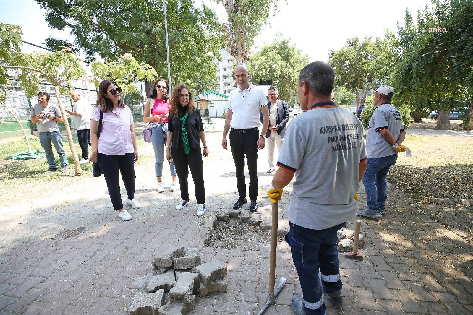 Karşıyaka’da parklara yoğun bakım