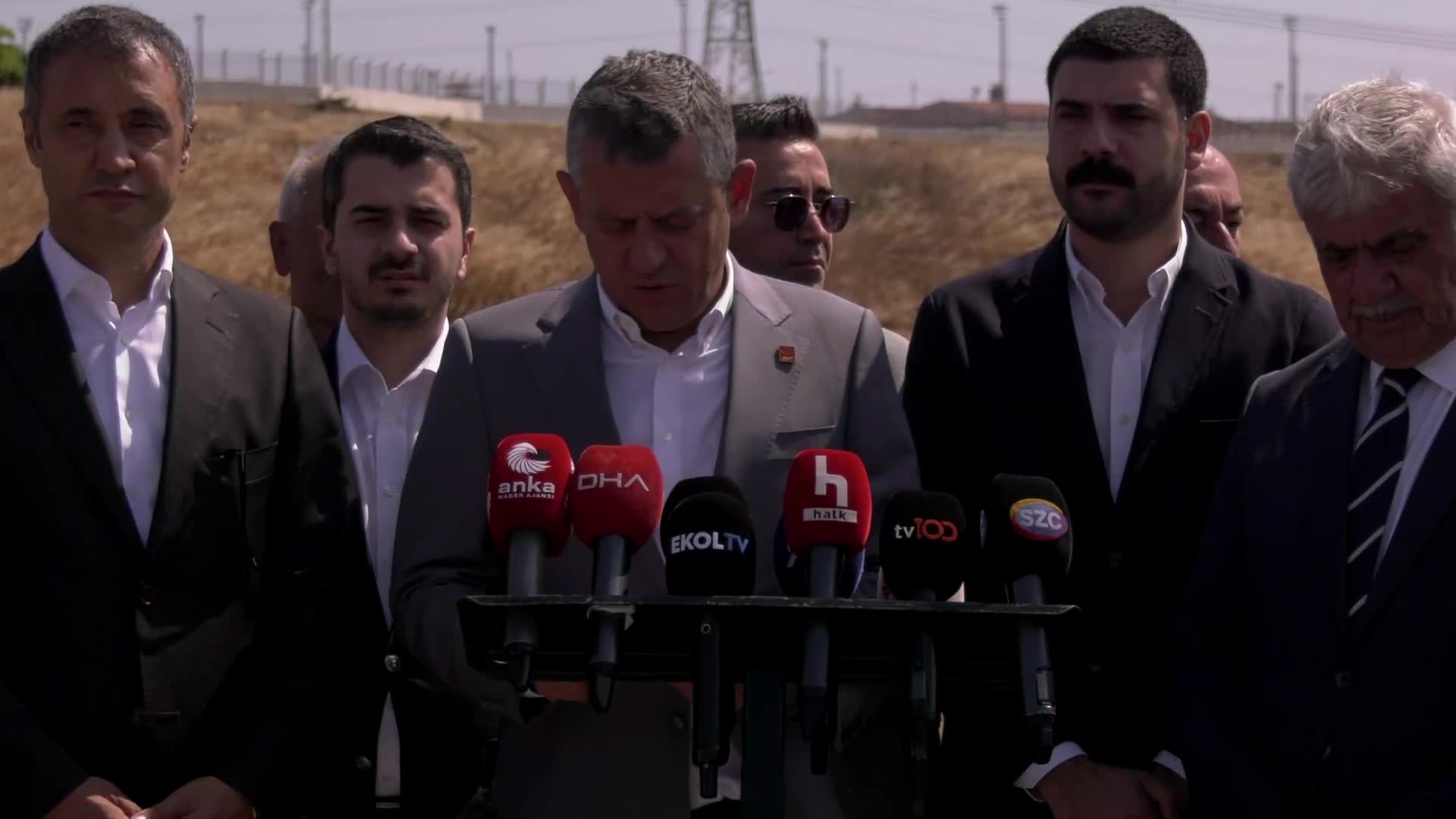 Özgür Özel, Silivri’de tutuklu bulunanları ziyaret etti: "Akın Gürlek, Adalet Bakanı’nı ve HSK’yı parmağında oynatıyor mu göreceğiz"