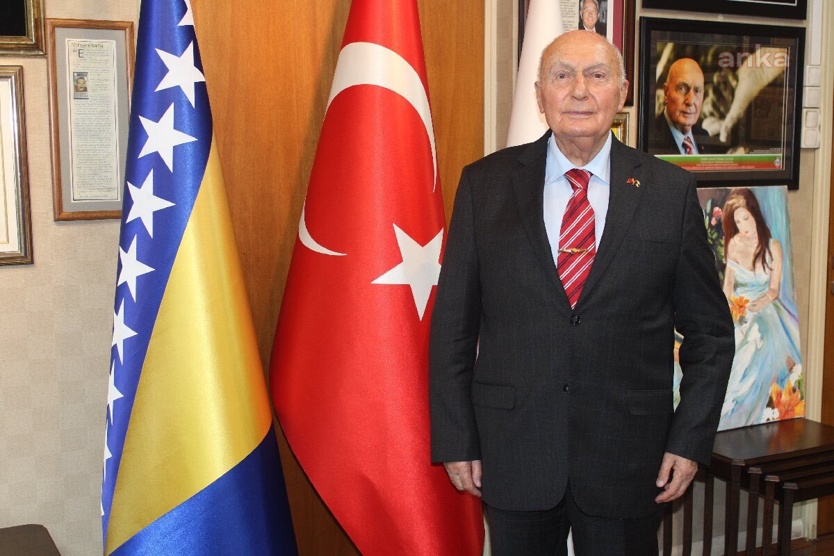 KARŞIYAKA BELEDİYE ESKİ BAŞKANI KORONAVİRÜSTEN HAYATINI KAYBETTİ