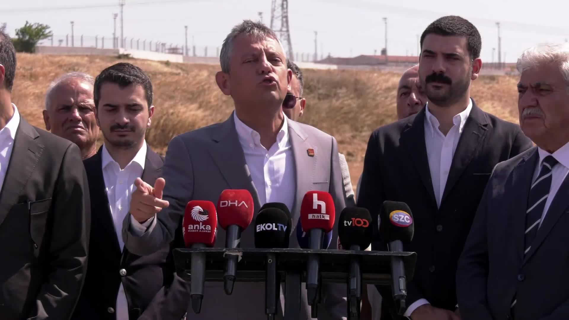 Özgür Özel, Silivri’de tutuklu bulunanları ziyaret etti: "Gördüğümüz zulmü size vadetmiyoruz"