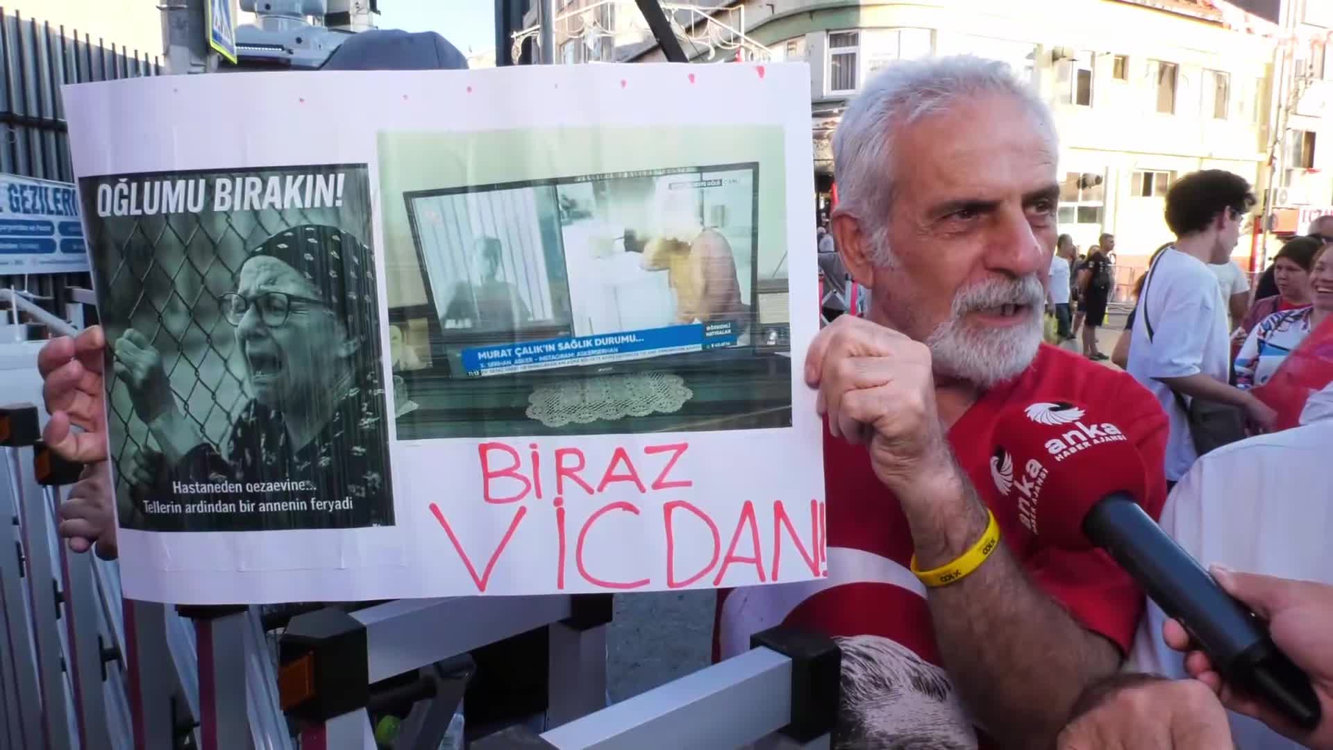CHP'nin Bayrampaşa mitinginde yurttaşlardan iktidara tepki: Seçtiğimiz başkanlarla uğraşmasınlar, halkın refah seviyesini yükseltsinler