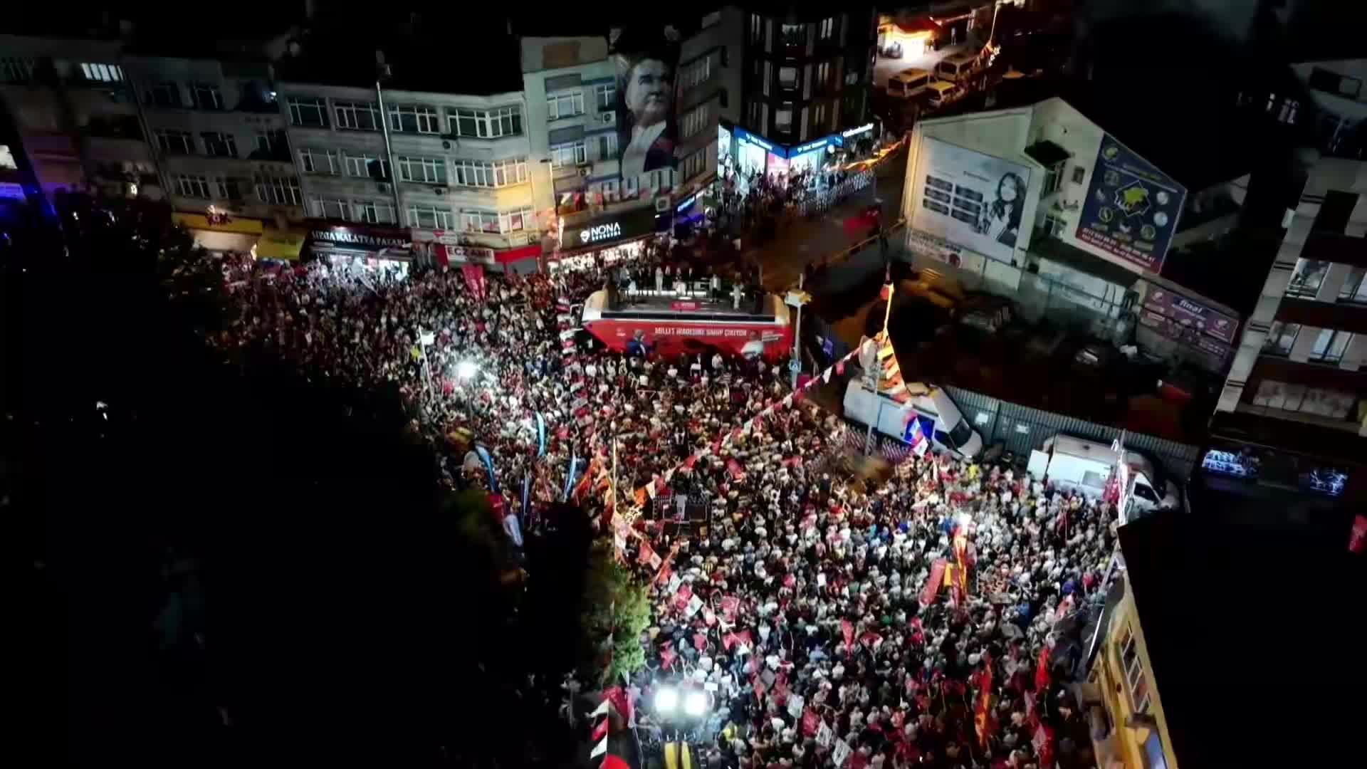 CHP'nin Bayrampaşa mitingi... Özgür Özel: Yarın 12'yi bekle. Ak Toroslar çetesi çöküyor, AK Parti çöküyor