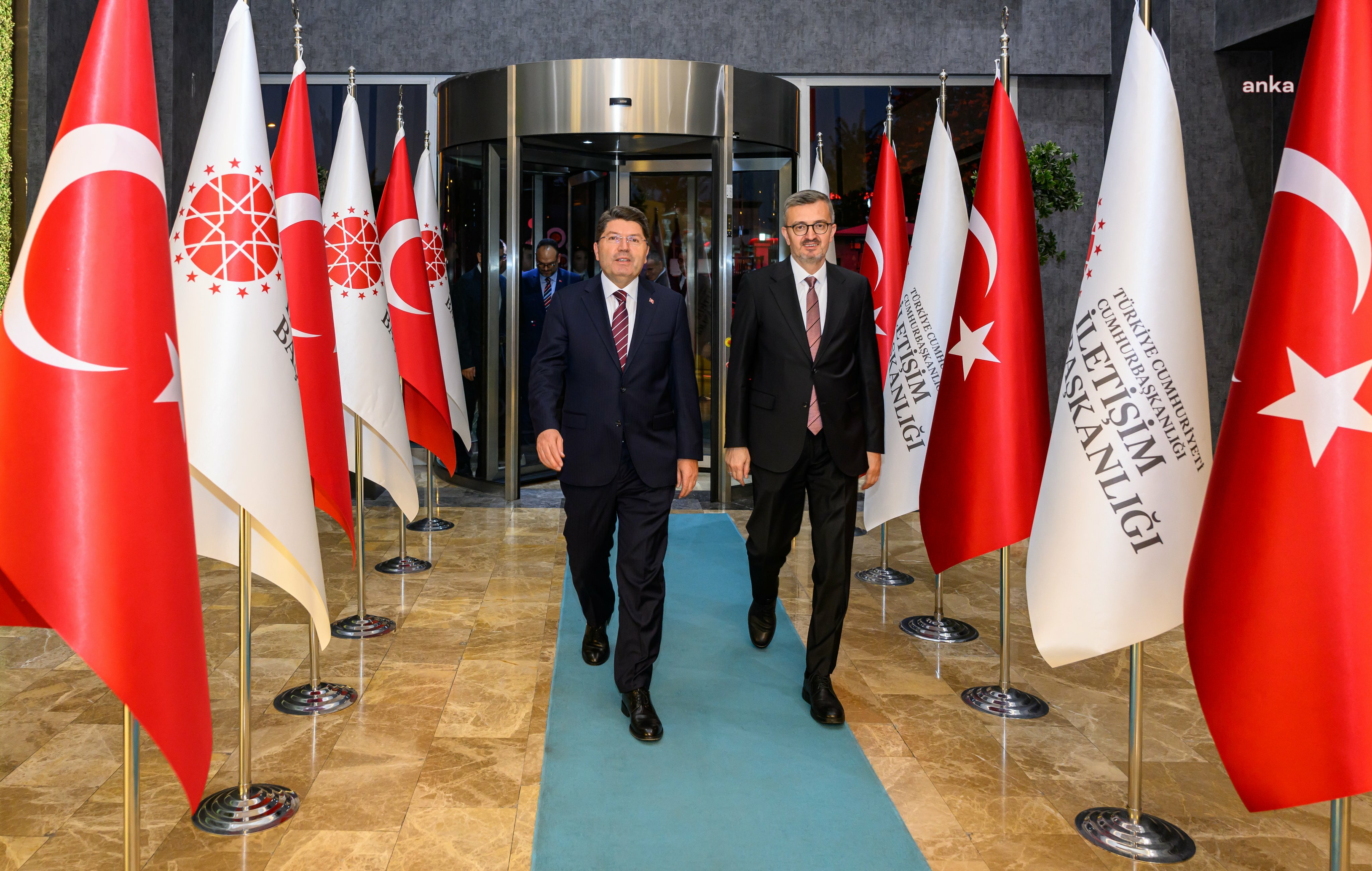 Bakan Tunç'tan İletişim Başkanı Duran'a ziyaret