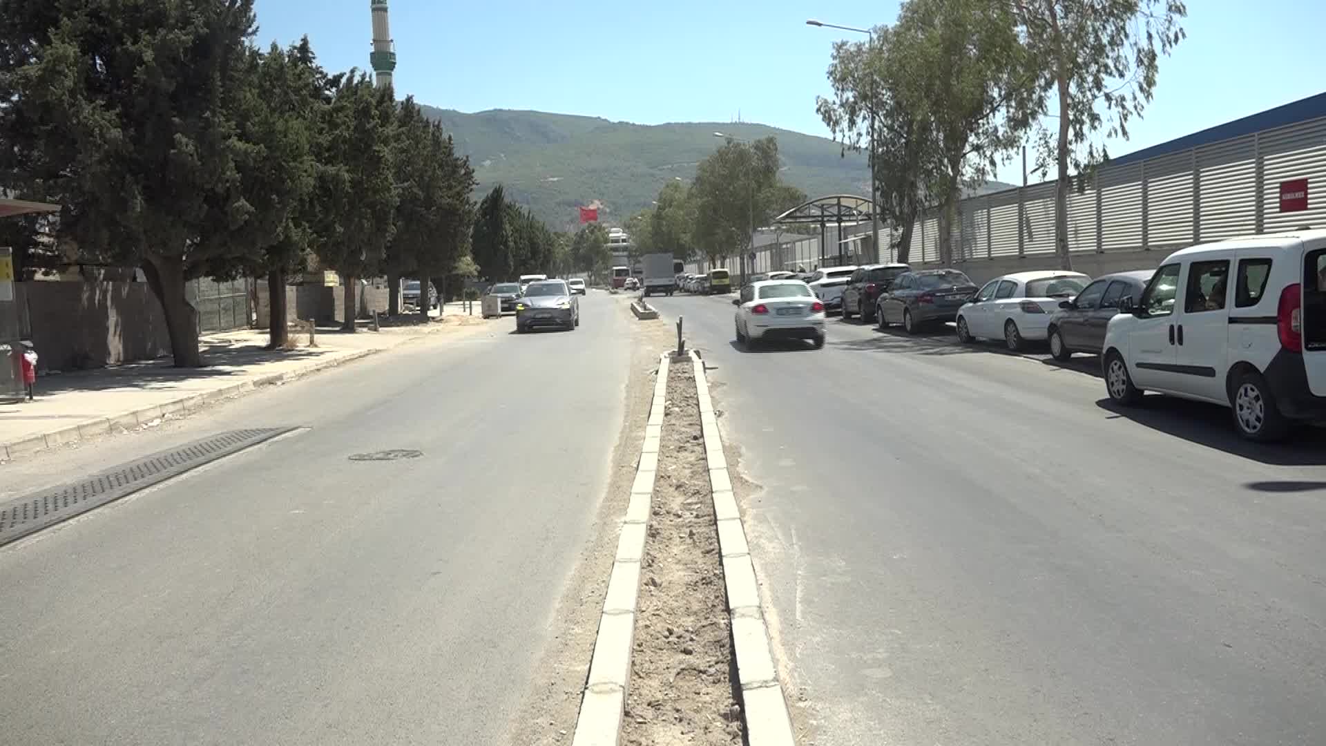 Bornova Belediyesi, Pınarbaşı’nın kalbine uzanan yolu modern ve konforlu hale getiriyor