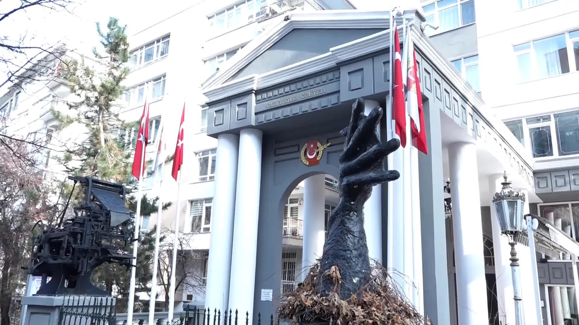 METEOROLOJİ'DEN KUVVETLİ RÜZGAR VE FIRTINA UYARISI