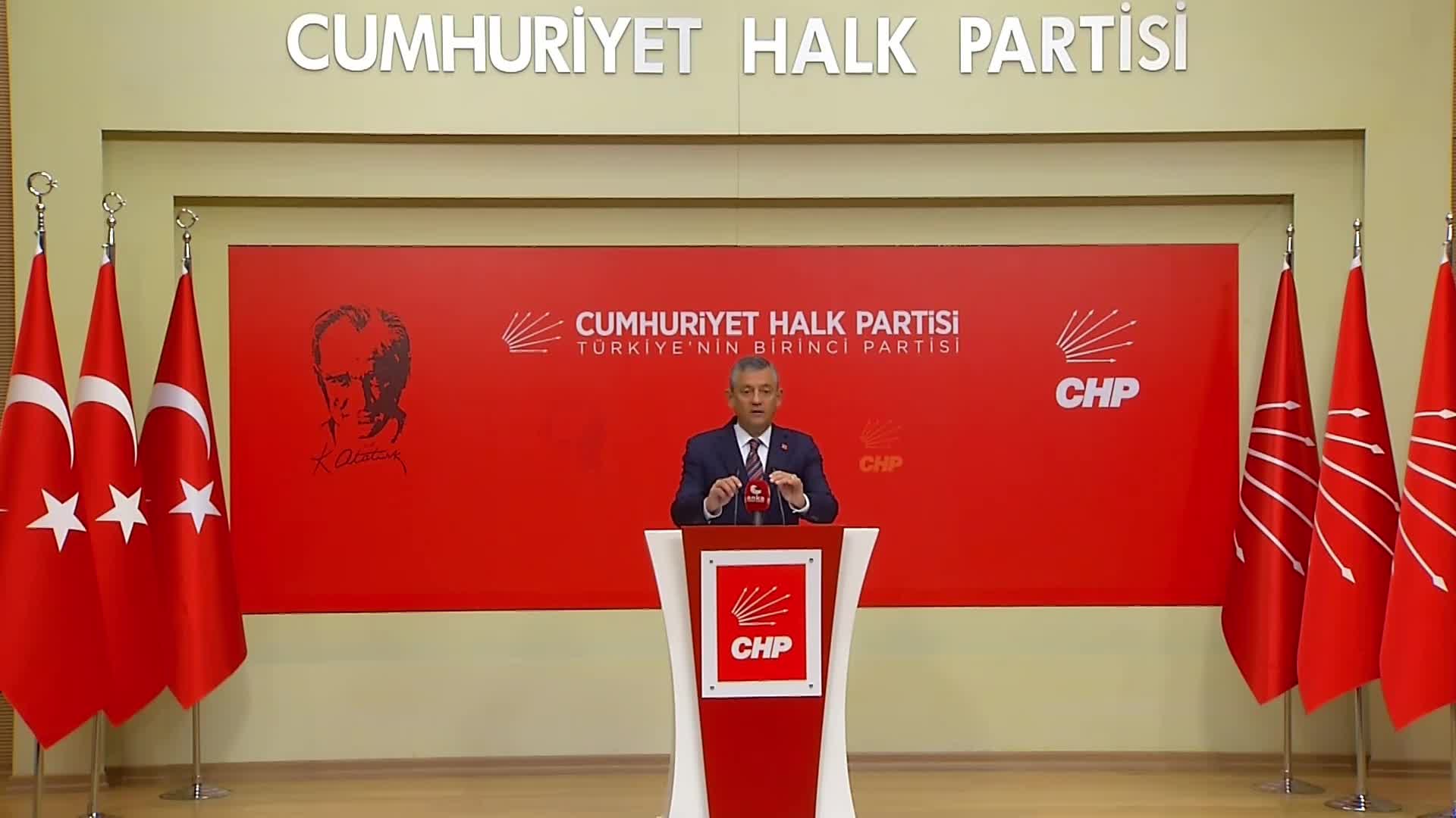 Özgür Özel, 'İBB Borsası'na ilişkin belge açıkladı... Özgür Özel: İBB soruşturmasındaki tutuklular, savcı ve eşleştirilen avukatlar aracılığıyla itirafçı yapılmak için tehdit ediliyor