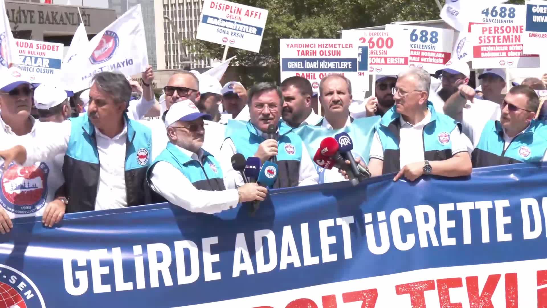 Diyanet-Sen’den kamu işvereninin zam teklifine protesto: "Bu teklifi gayriciddi, haksız, adaletsiz bulduğumuzu ifade ediyor ve reddediyoruz"
