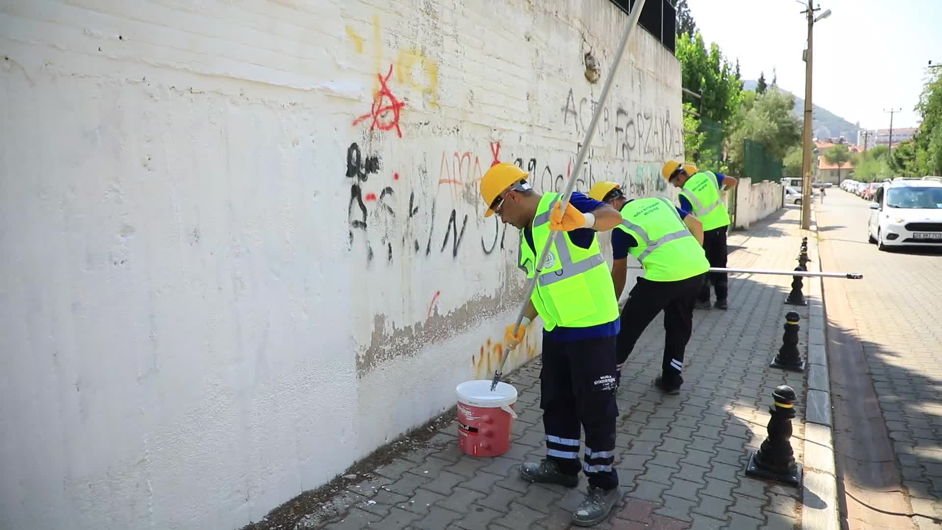 Muğla Büyükşehir Belediyesi, okullarda başlattığı bakım onarım çalışmalarına devam ediyor