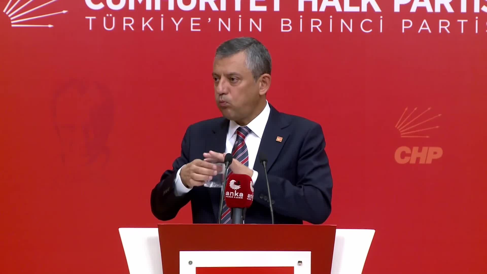 Özgür Özel, 'İBB Borsası'na ilişkin belge açıkladı... Özel: "Allah bundan sonra AK Parti'ye Aydın'da kolaylık versin, millet milli irade hırsızlığını affetmez”