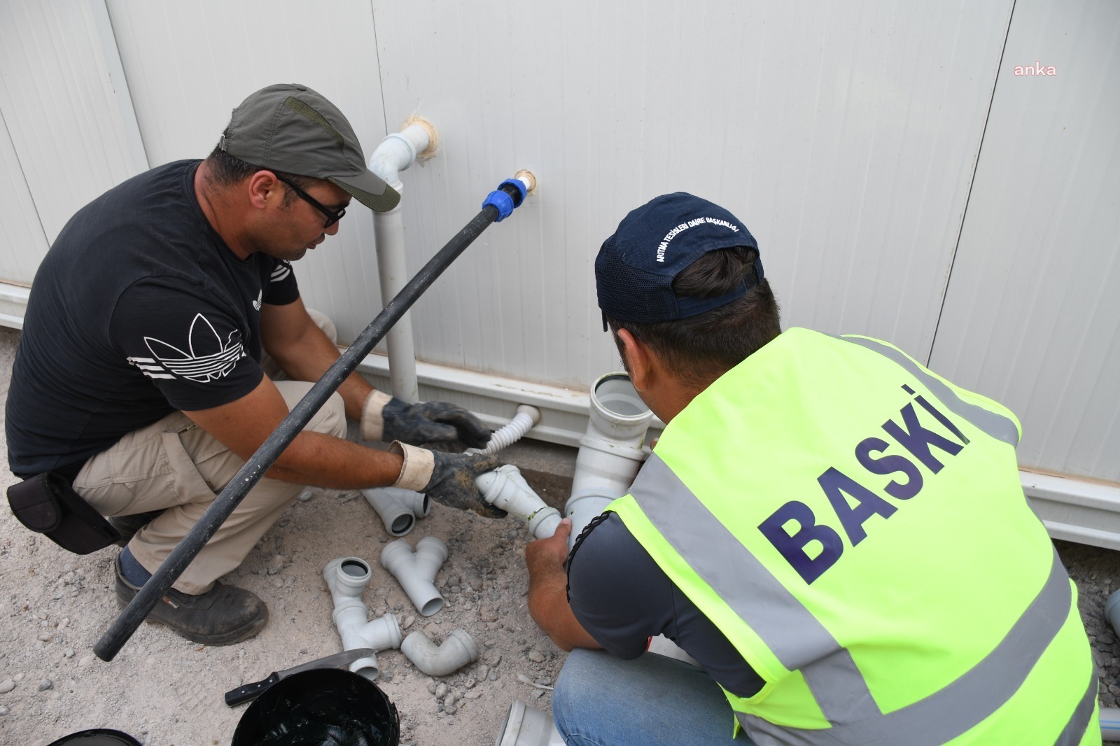 BASKİ, deprem bölgesinde 29 konteynerde su ve kanalizasyon bağlantısı gerçekleştirdi